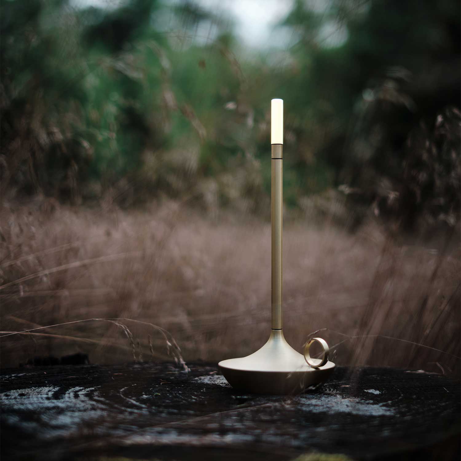 Wick - Переносная беспроводная перезаряжаемая лампа в форме свечи