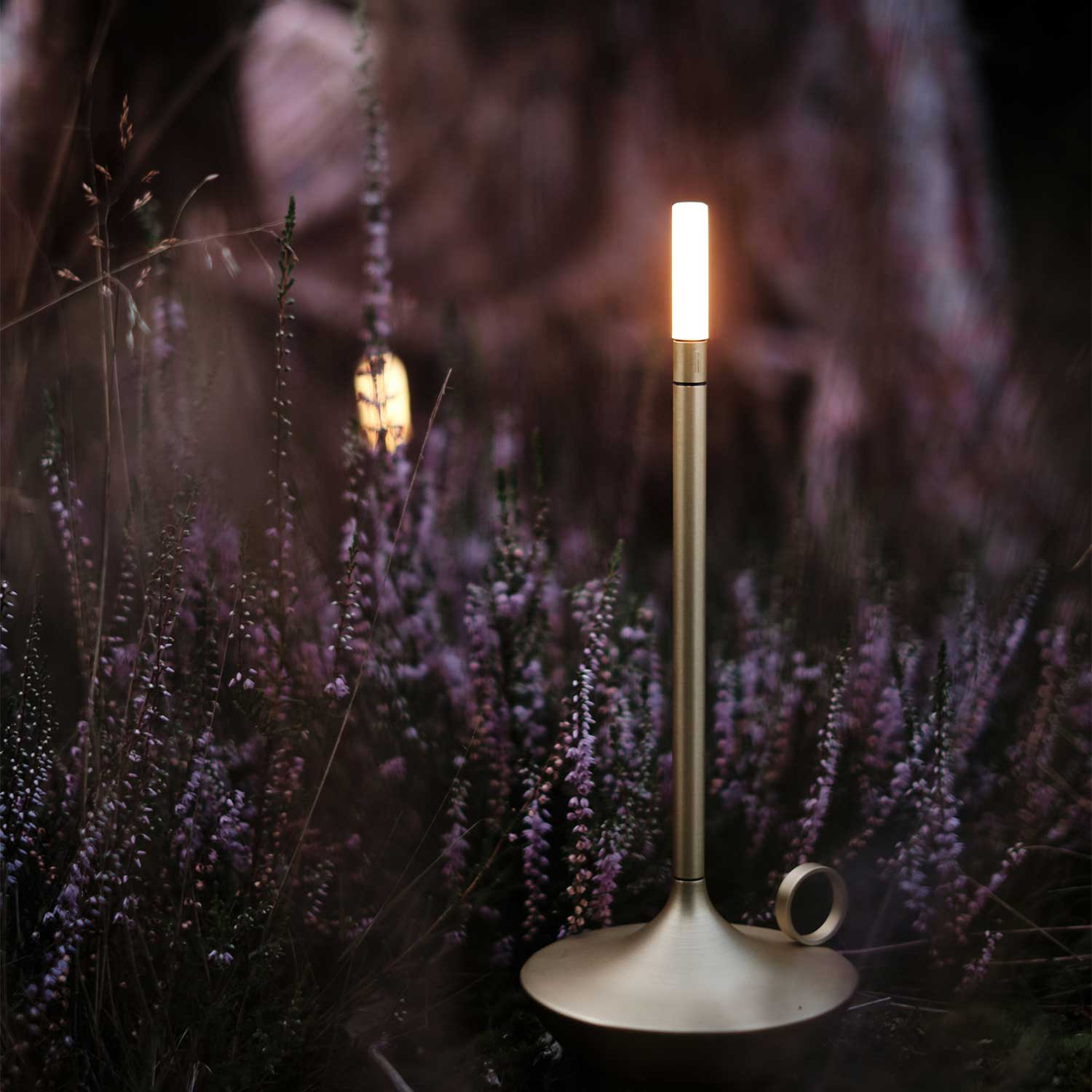 Wick - Переносная беспроводная перезаряжаемая лампа в форме свечи