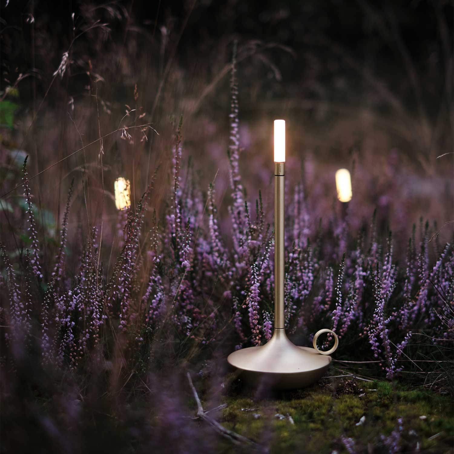 Wick - Переносная беспроводная перезаряжаемая лампа в форме свечи