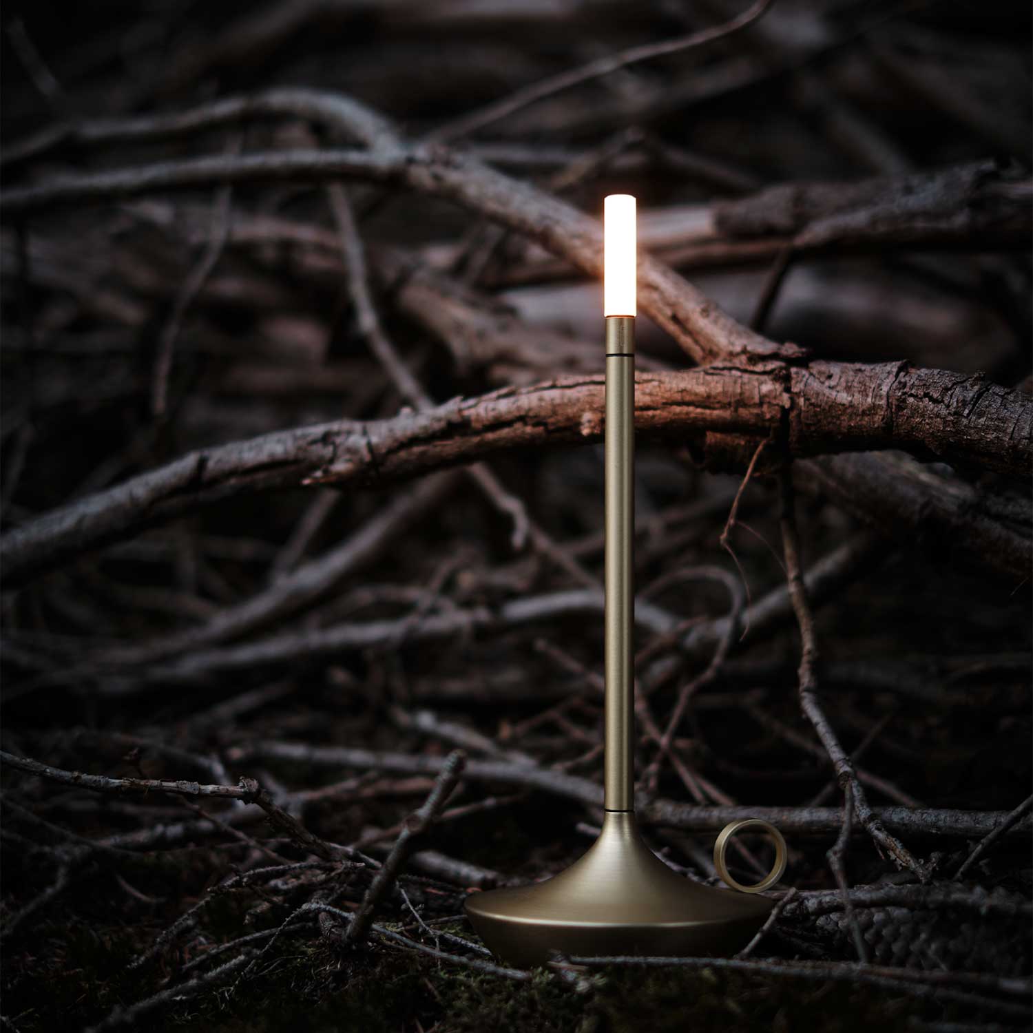 Wick - Переносная беспроводная перезаряжаемая лампа в форме свечи