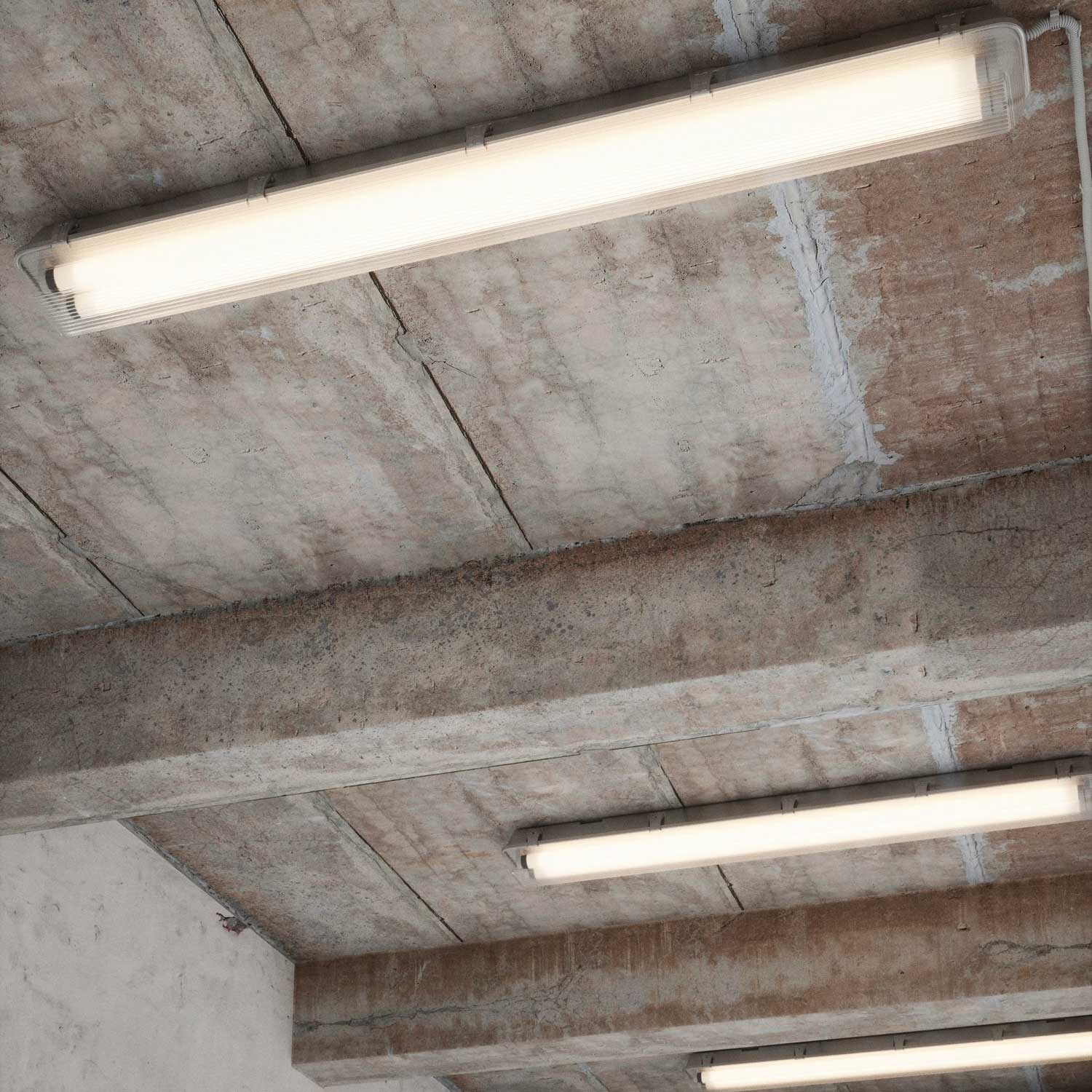 Works - Réglette LED IP65 pour éclairage de garage ou cave