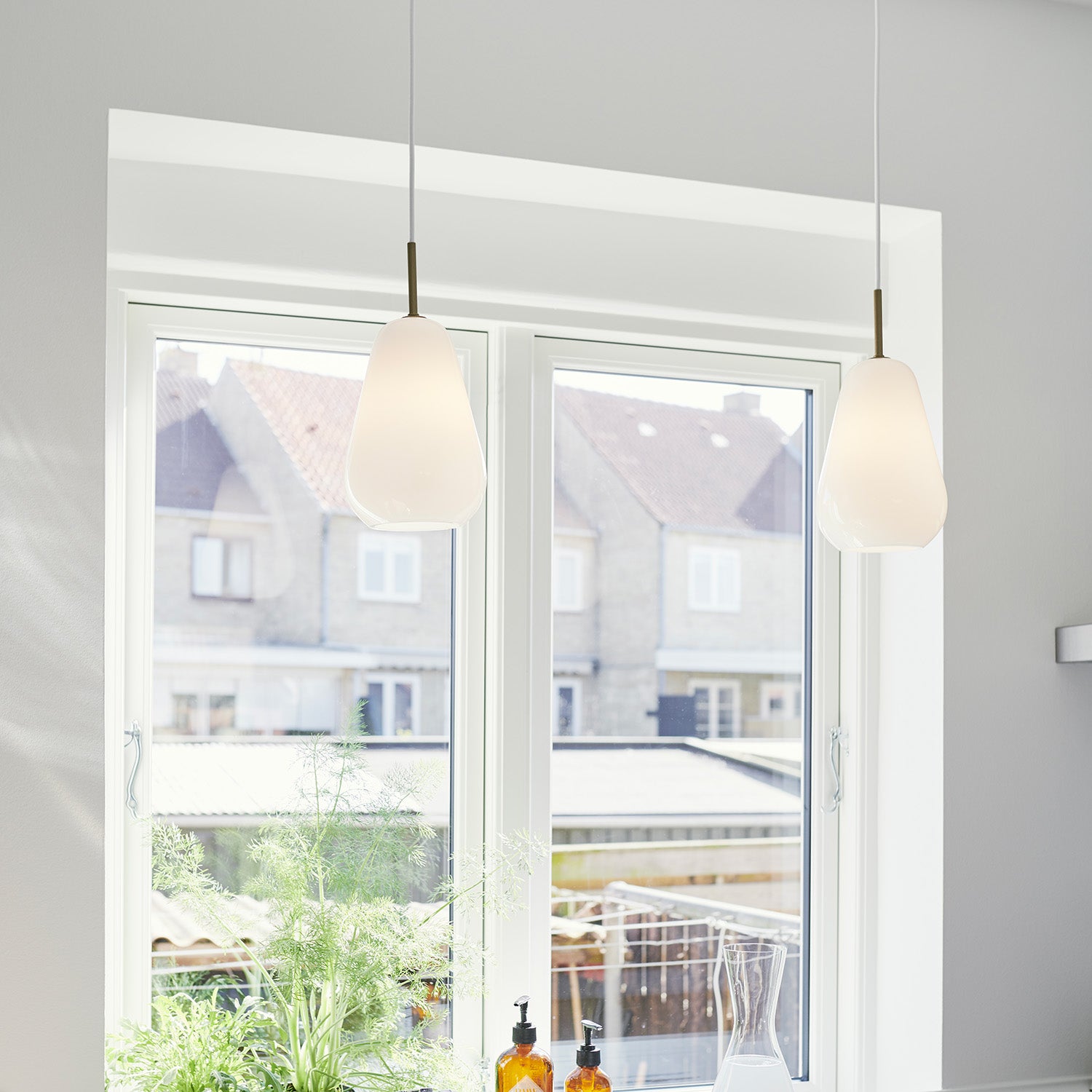 ANOLI 1 - Suspension in white or amber blown glass