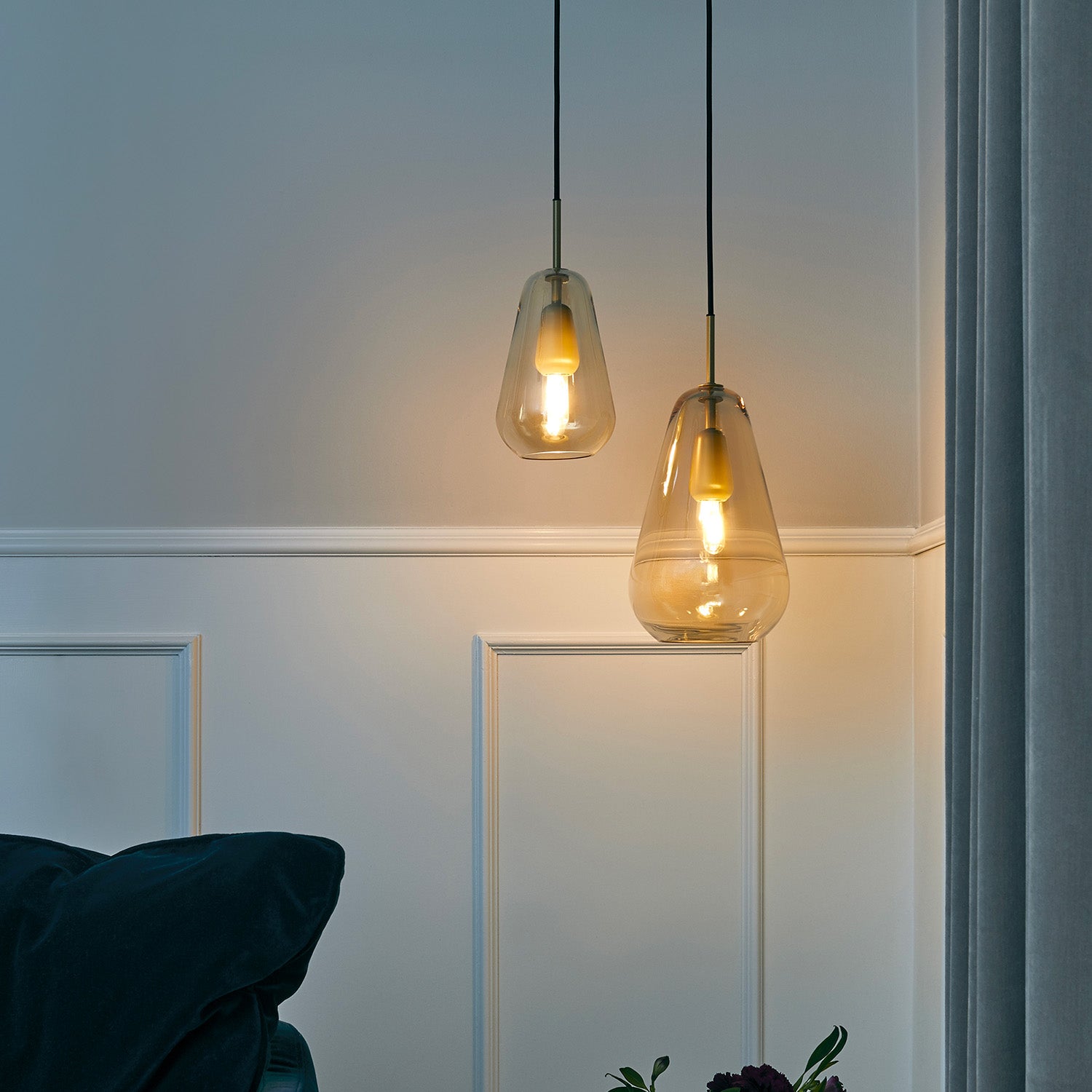 ANOLI 1 - Suspension in white or amber blown glass