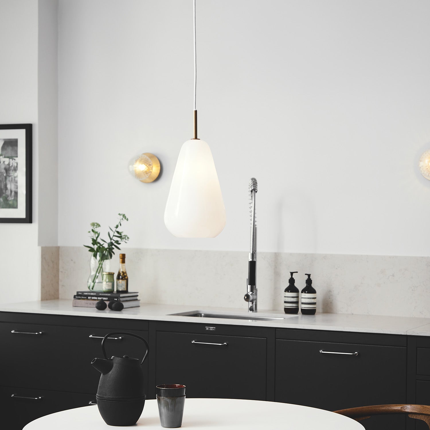 ANOLI 1 - Suspension in white or amber blown glass