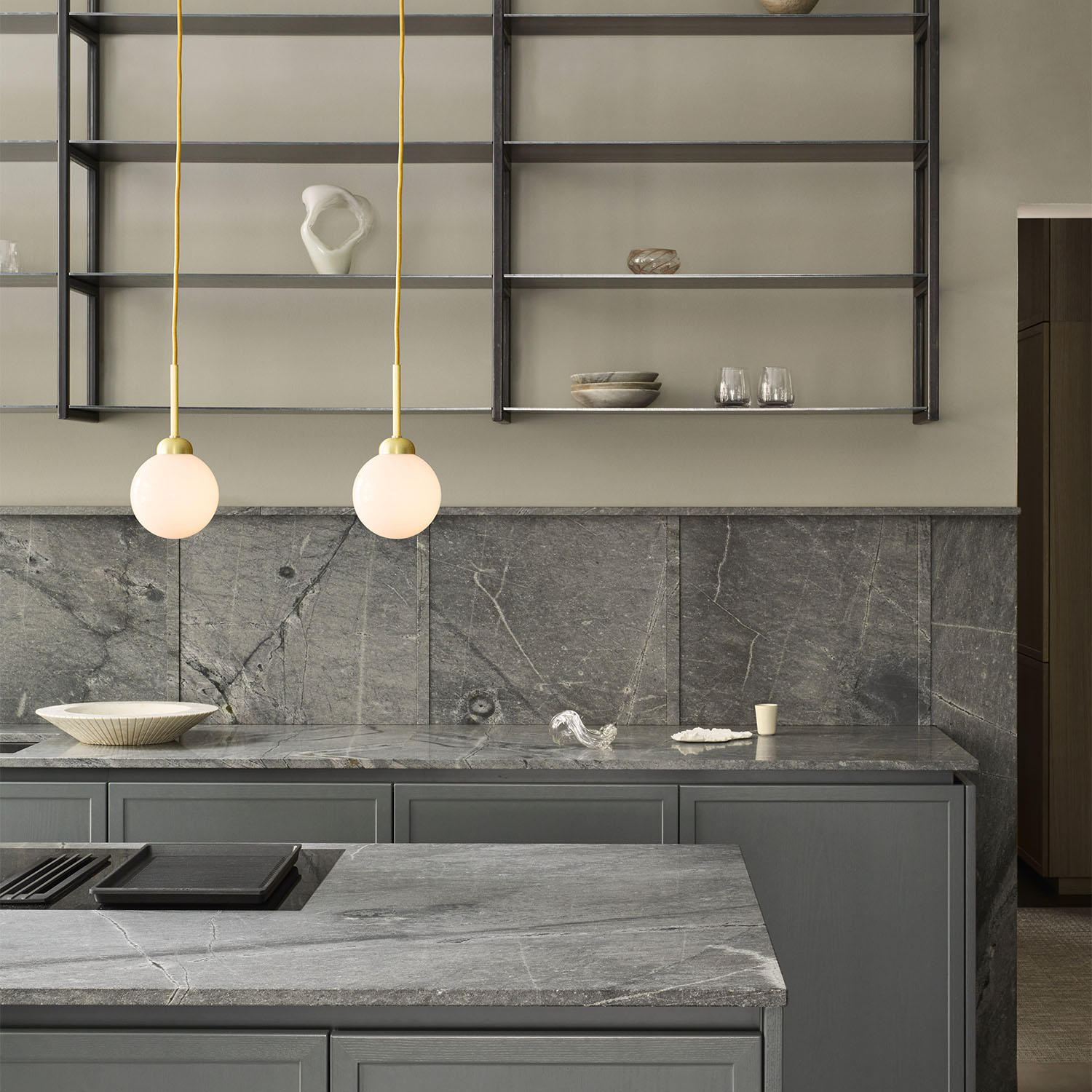 APIALES 1 - Minimalist and elegant glass pendant light