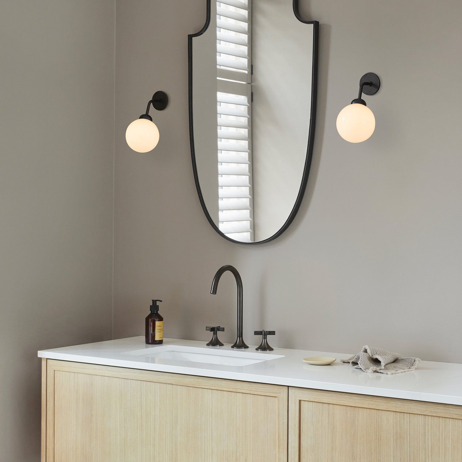 APIALES - Aplique de pared negro o dorado elegante en vidrio