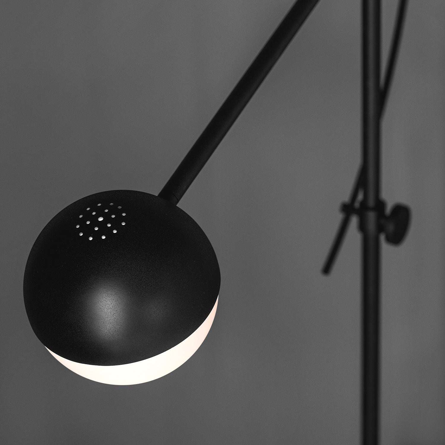 BALANCER - Lampadaire sur pied noir, pour bureau ou salon