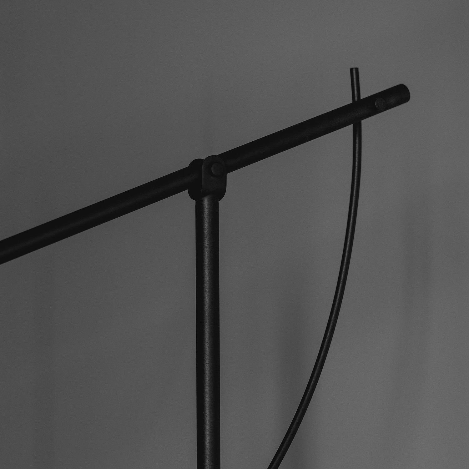 BALANCER - Lampadaire sur pied noir, pour bureau ou salon