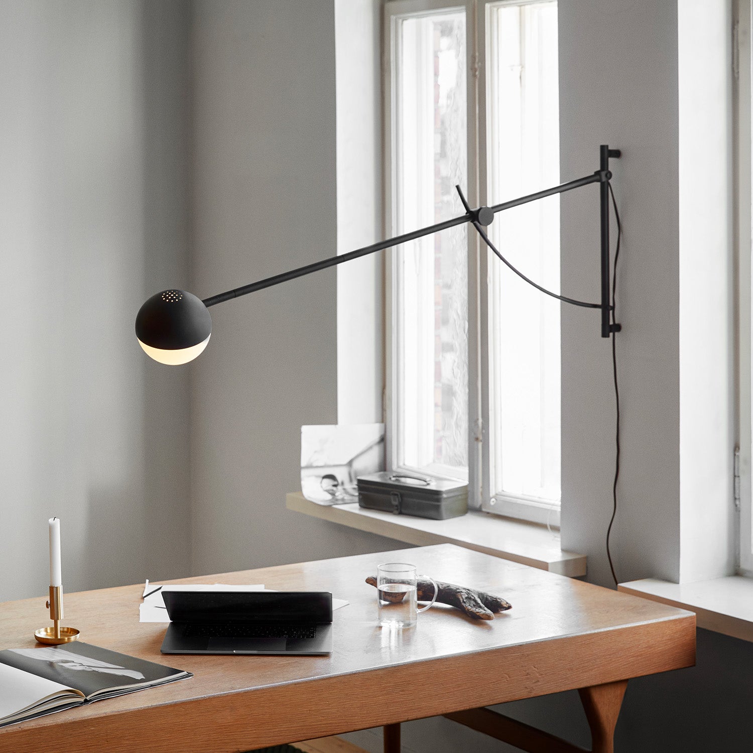 BALANCER - Black design and contemporary wall lamp for office