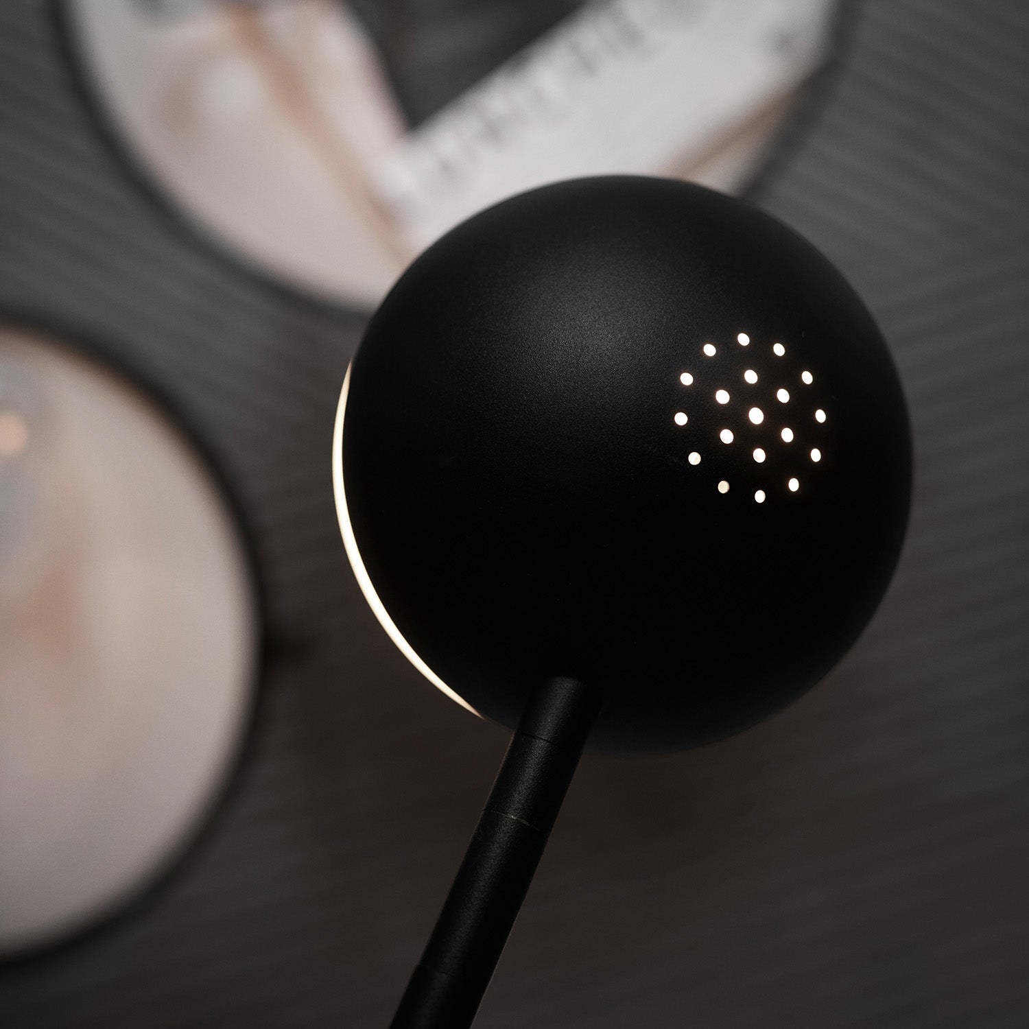 BALANCER - Black design and contemporary wall lamp for office