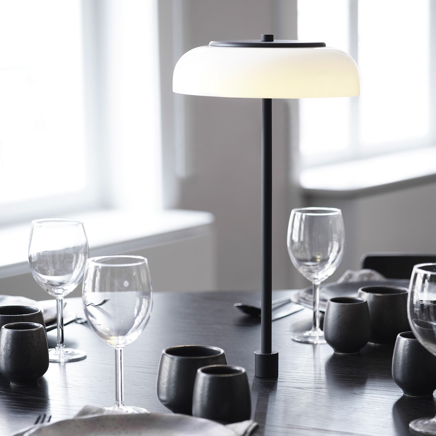 BLOSSI Inset - Lampada da tavolo integrata in vetro, lussuosa e moderna