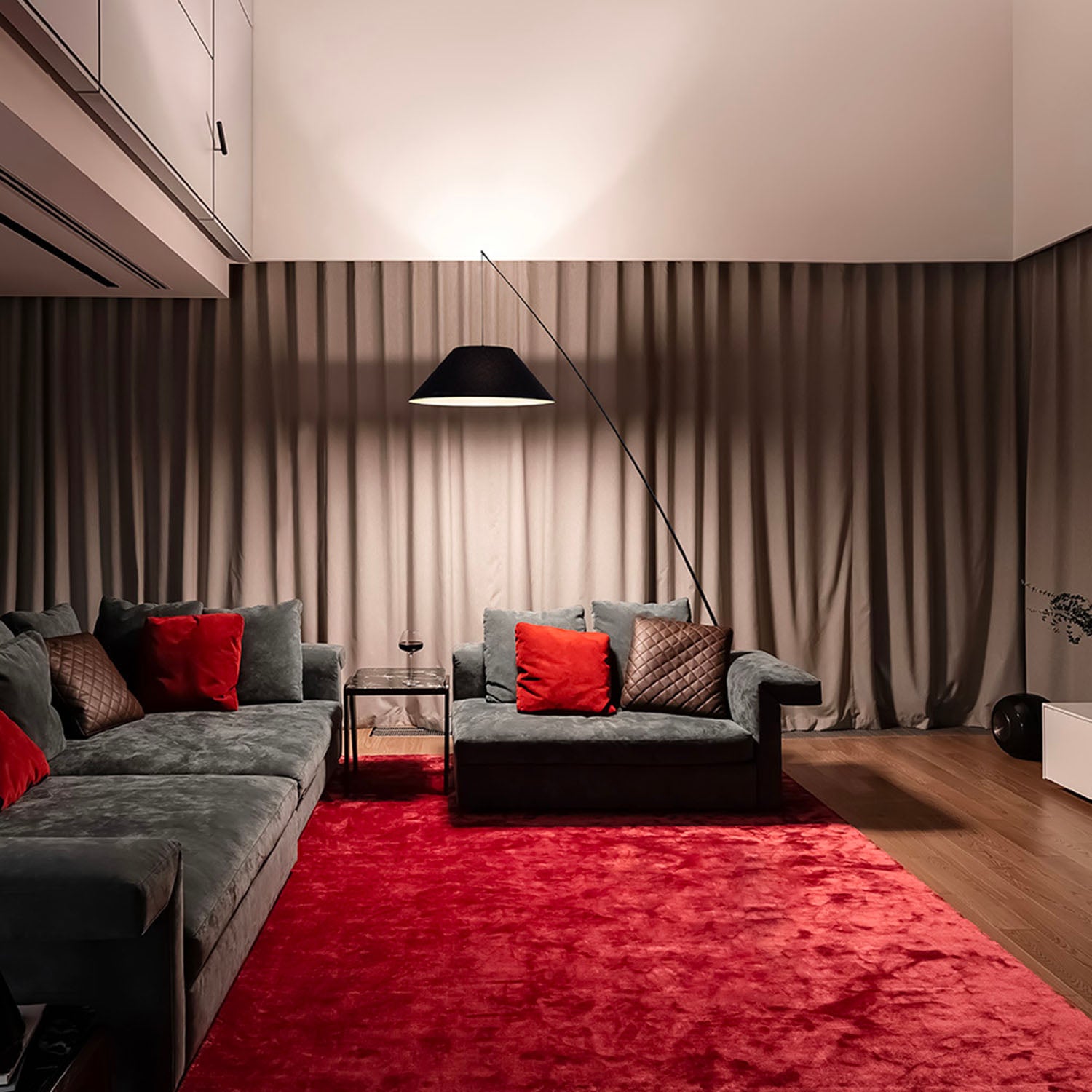 CAMPANULA - Schwarze Bogen-Stehlampe für modernes Wohnzimmer