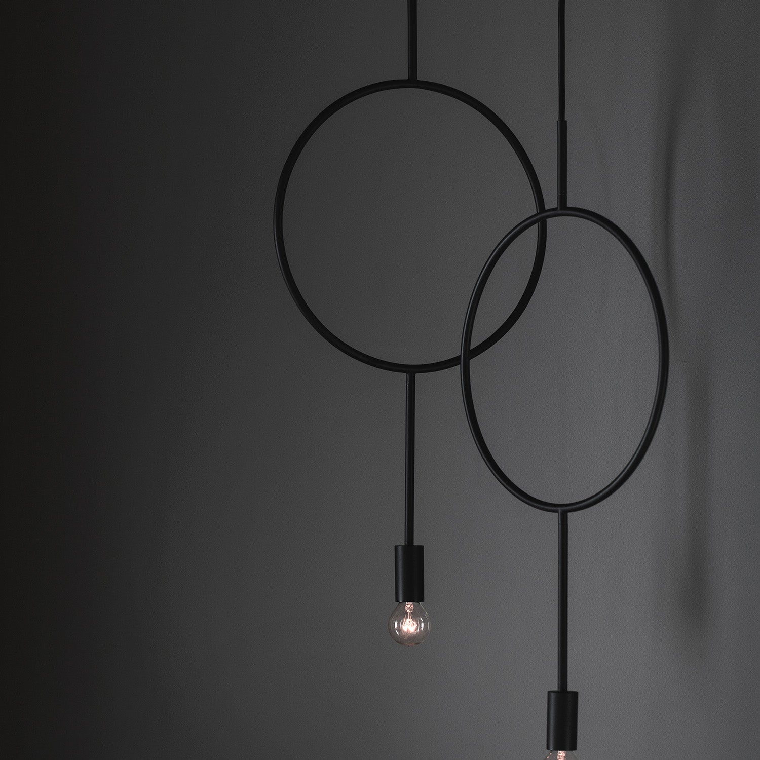 CIRCLE - Feine schwarze minimalistische Pendelleuchte, Schlafzimmer für Erwachsene