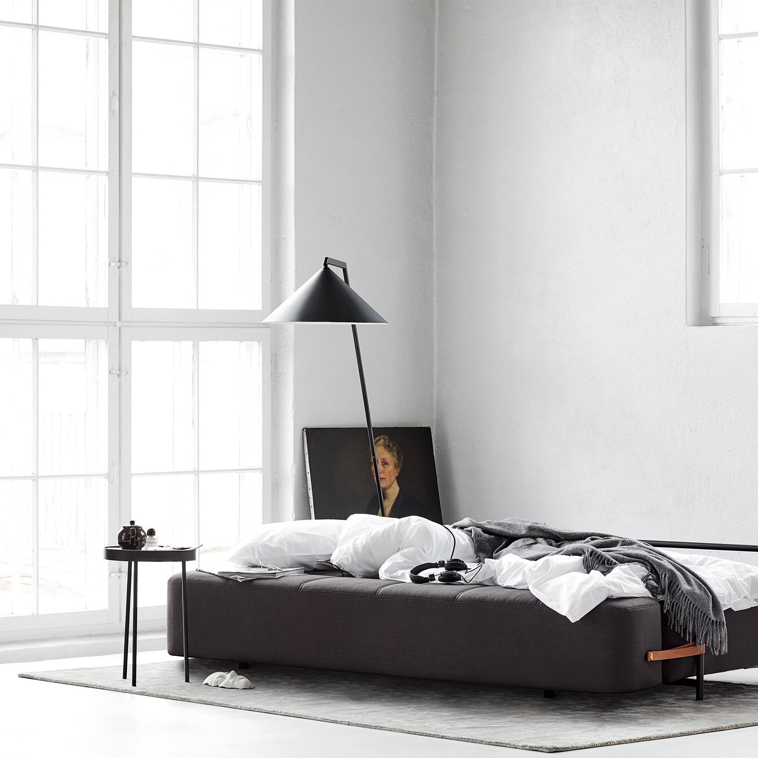 GEAR - Lampadaire noir pour salon design et moderne