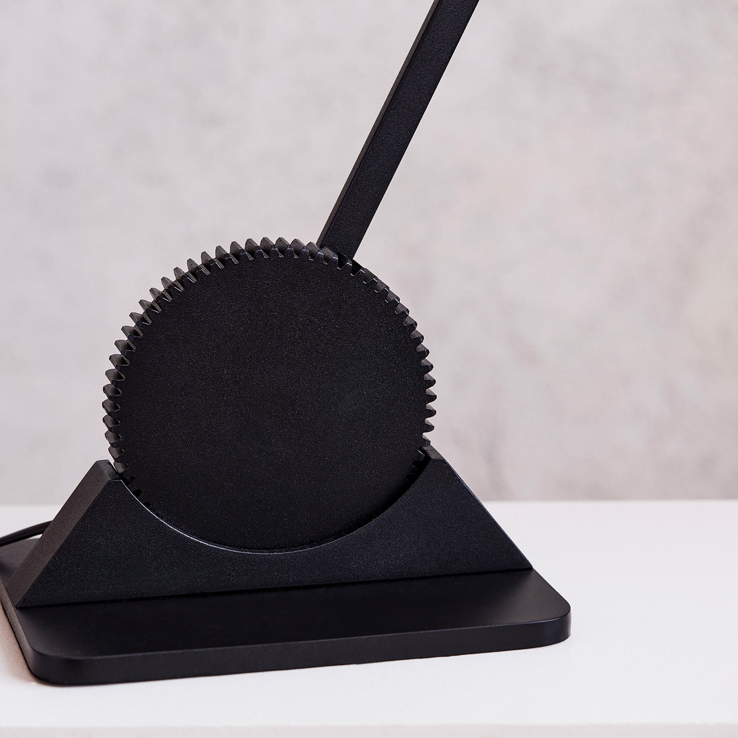 GEAR - Lampe de bureau noire design et moderne