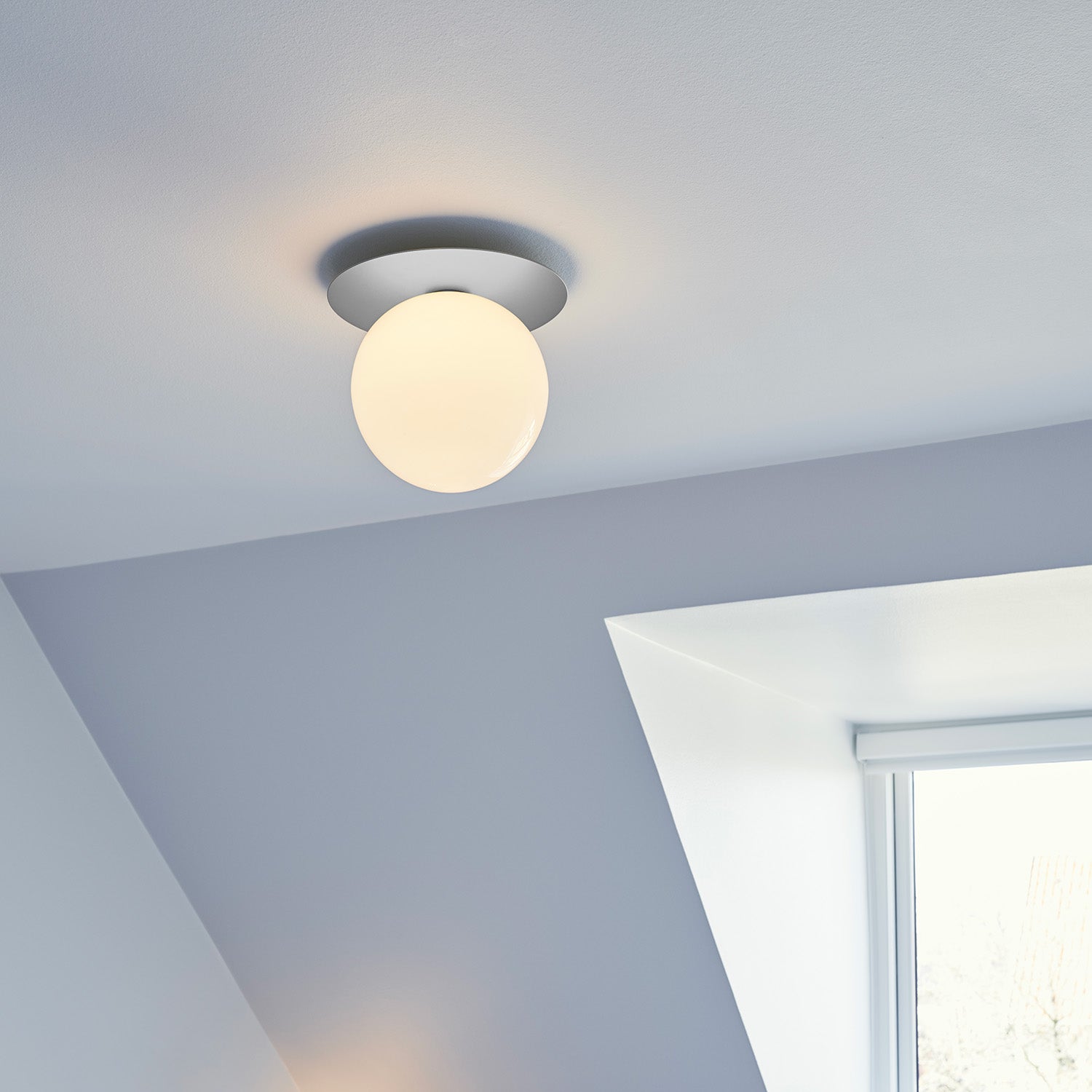 LIILA 1 Opal Ceiling - Lámpara de techo elegante y minimalista