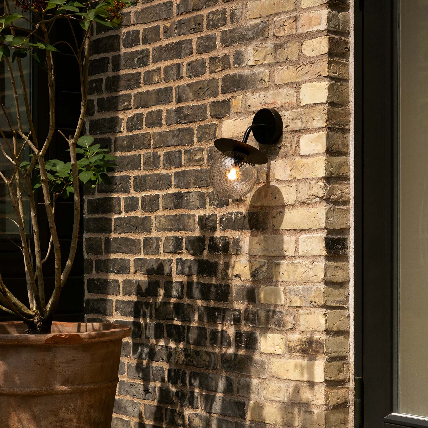 LIILA Optic Outdoor - Элегантный и дизайнерский уличный настенный светильник класса люкс