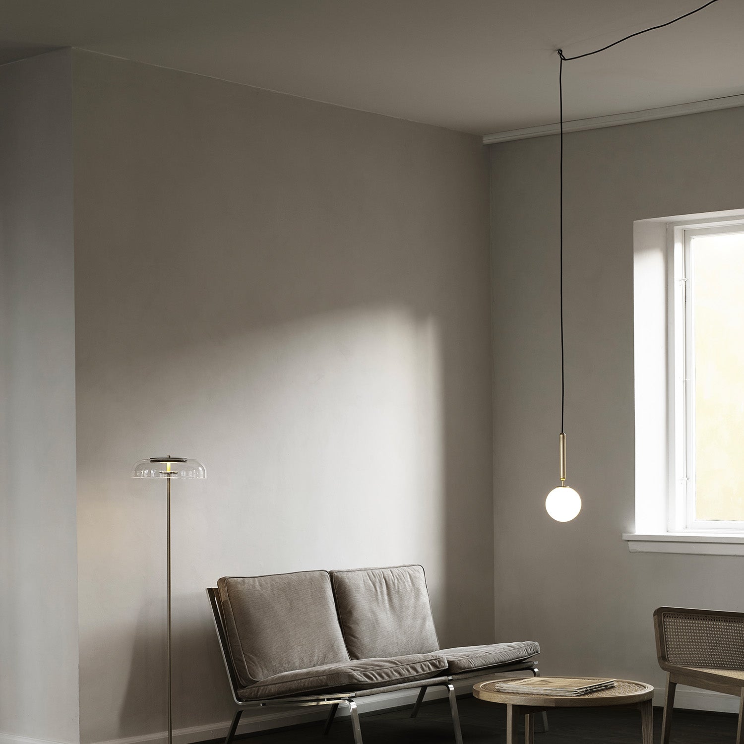 MIIRA 1 Opal - elegante und minimalistische Hängeleuchte, goldfarben oder schwarz