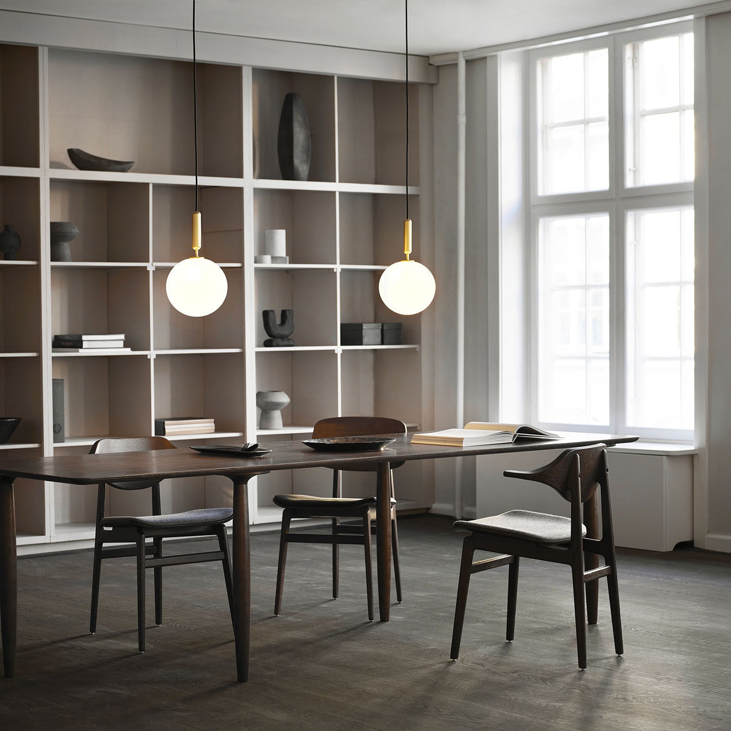 MIIRA 1 Opal - elegante und minimalistische Hängeleuchte, goldfarben oder schwarz