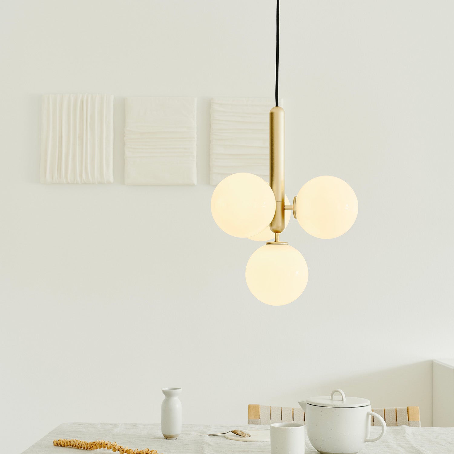 MIIRA 4 Opal – Eleganter Kronleuchter der Spitzenklasse, Esszimmer, Gold oder Schwarz