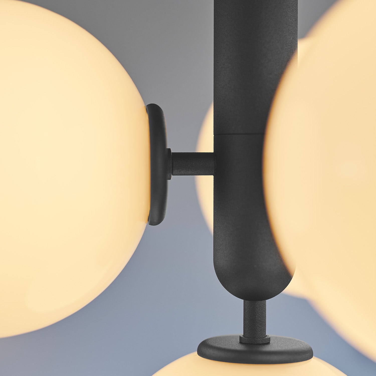 MIIRA 4 Opal – Eleganter Kronleuchter der Spitzenklasse, Esszimmer, Gold oder Schwarz