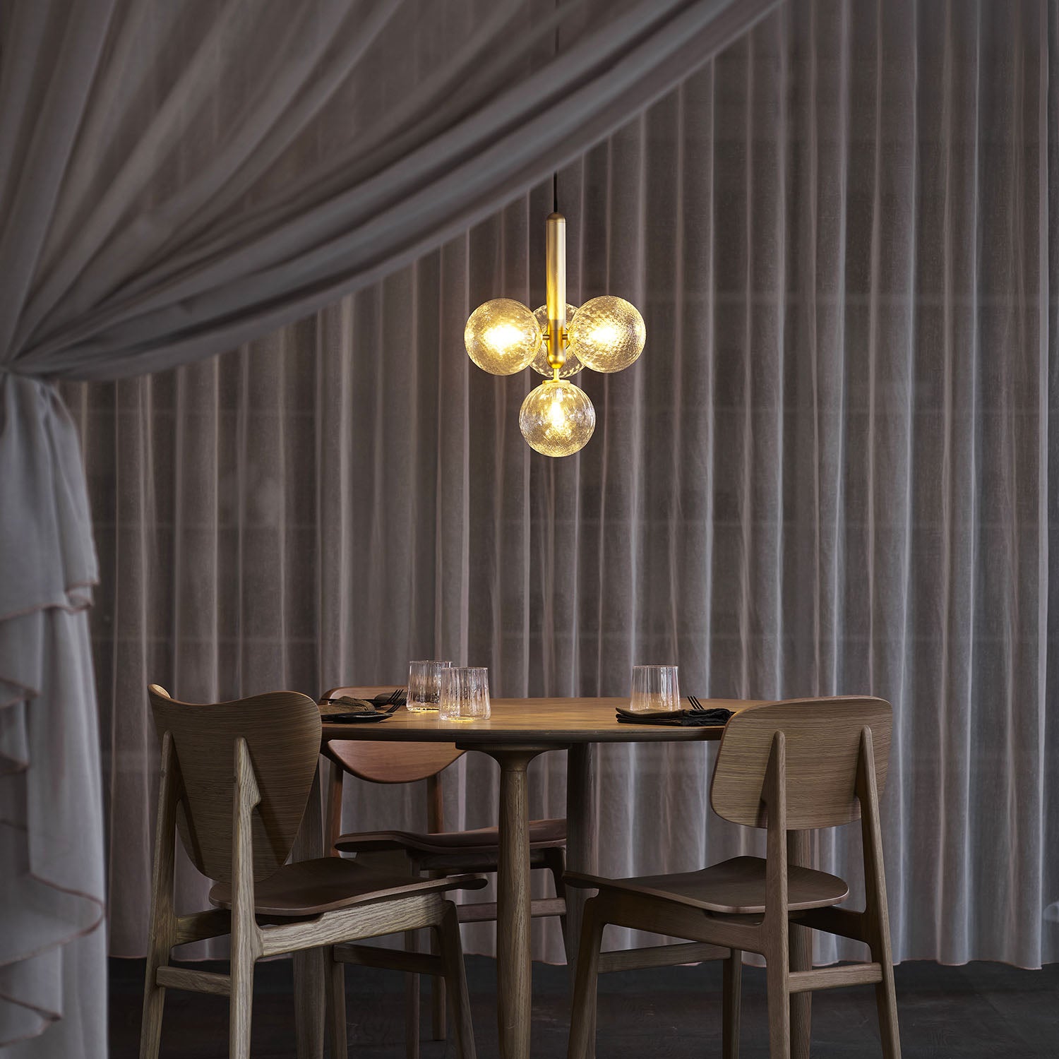 MIIRA 4 Optic – Hochwertiger, eleganter Kronleuchter für Esszimmer, Gold oder Schwarz