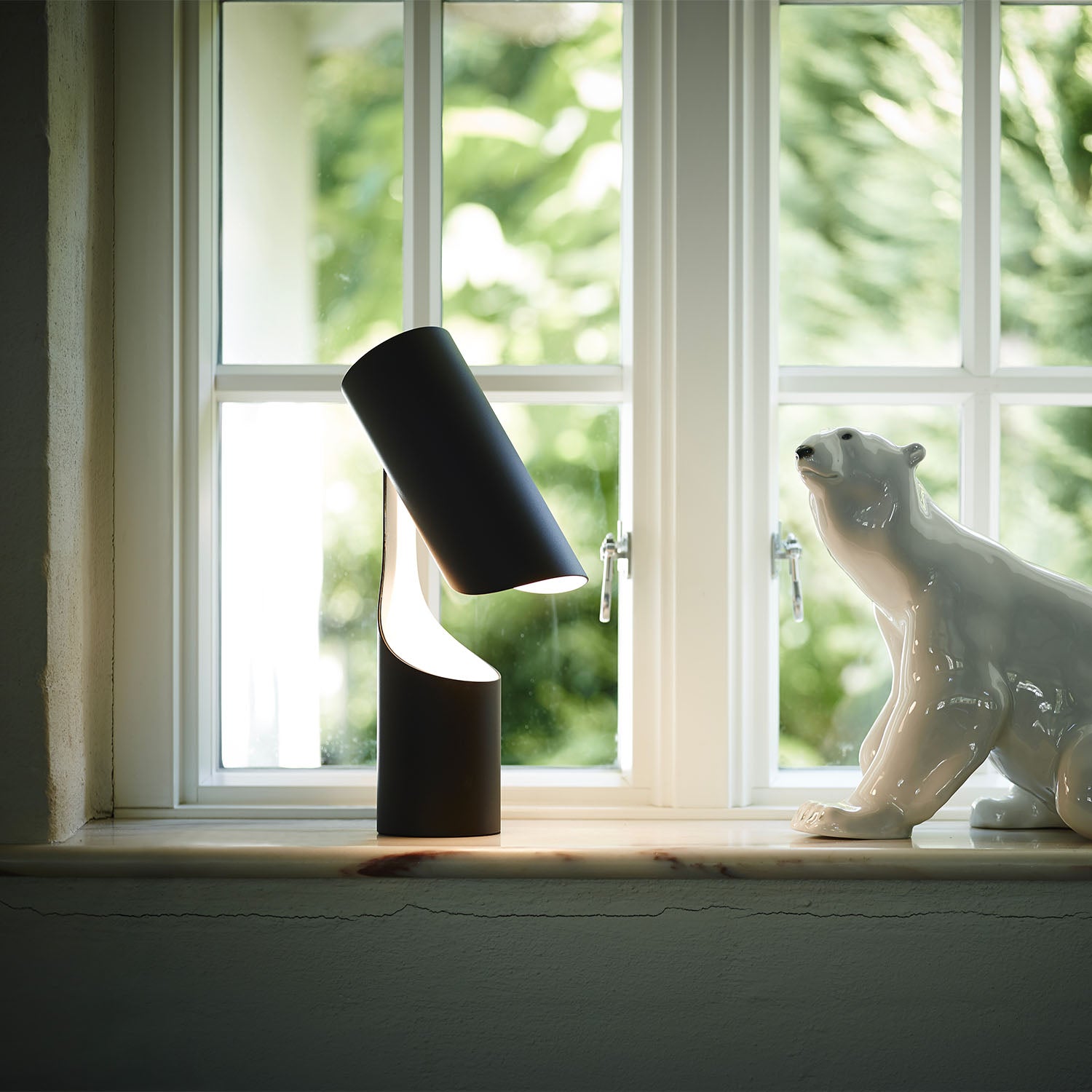 MUTATIO - Black retractable design desk lamp