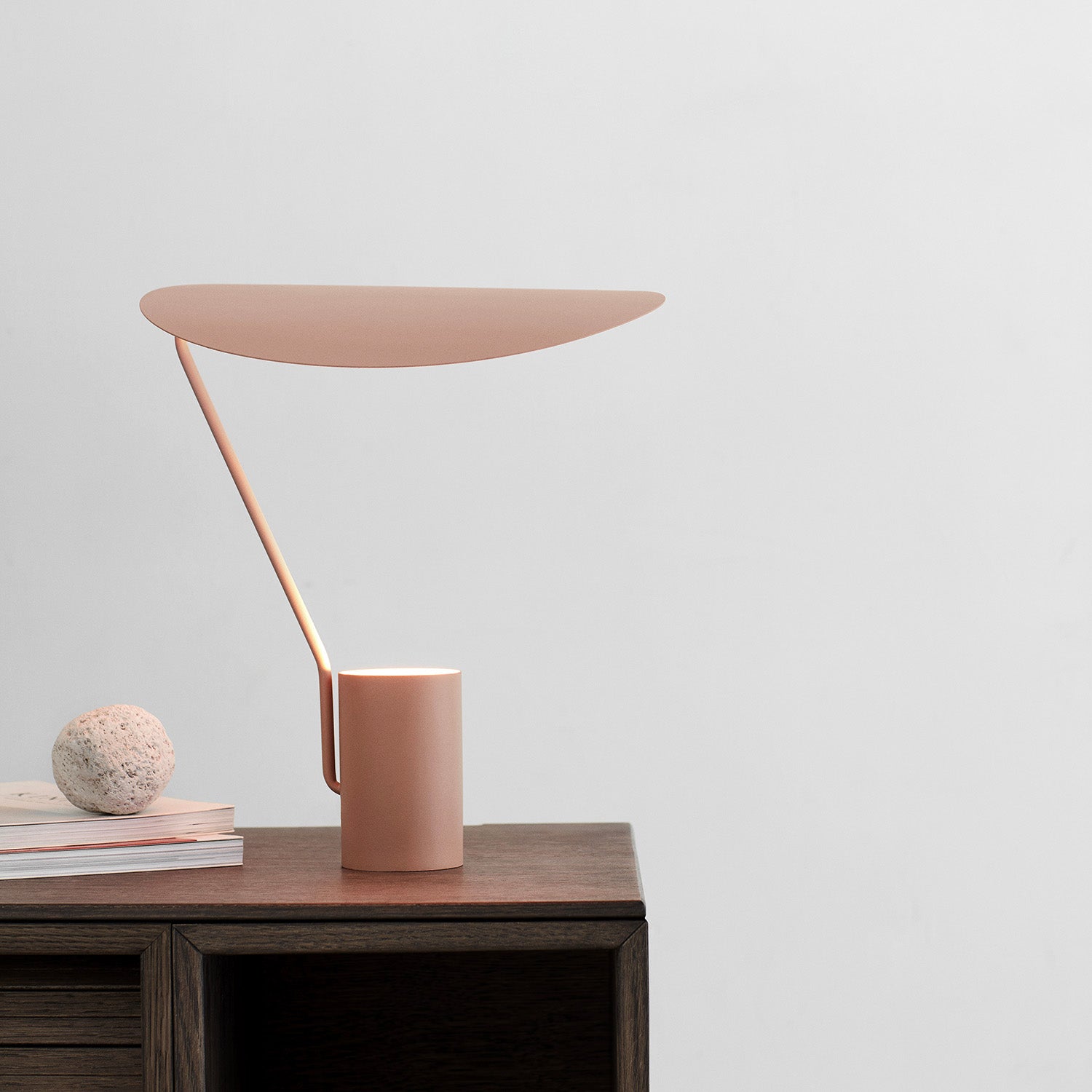 OMBRE - Lampada da tavolo dimmerabile, creazione di designer, nero o salmone