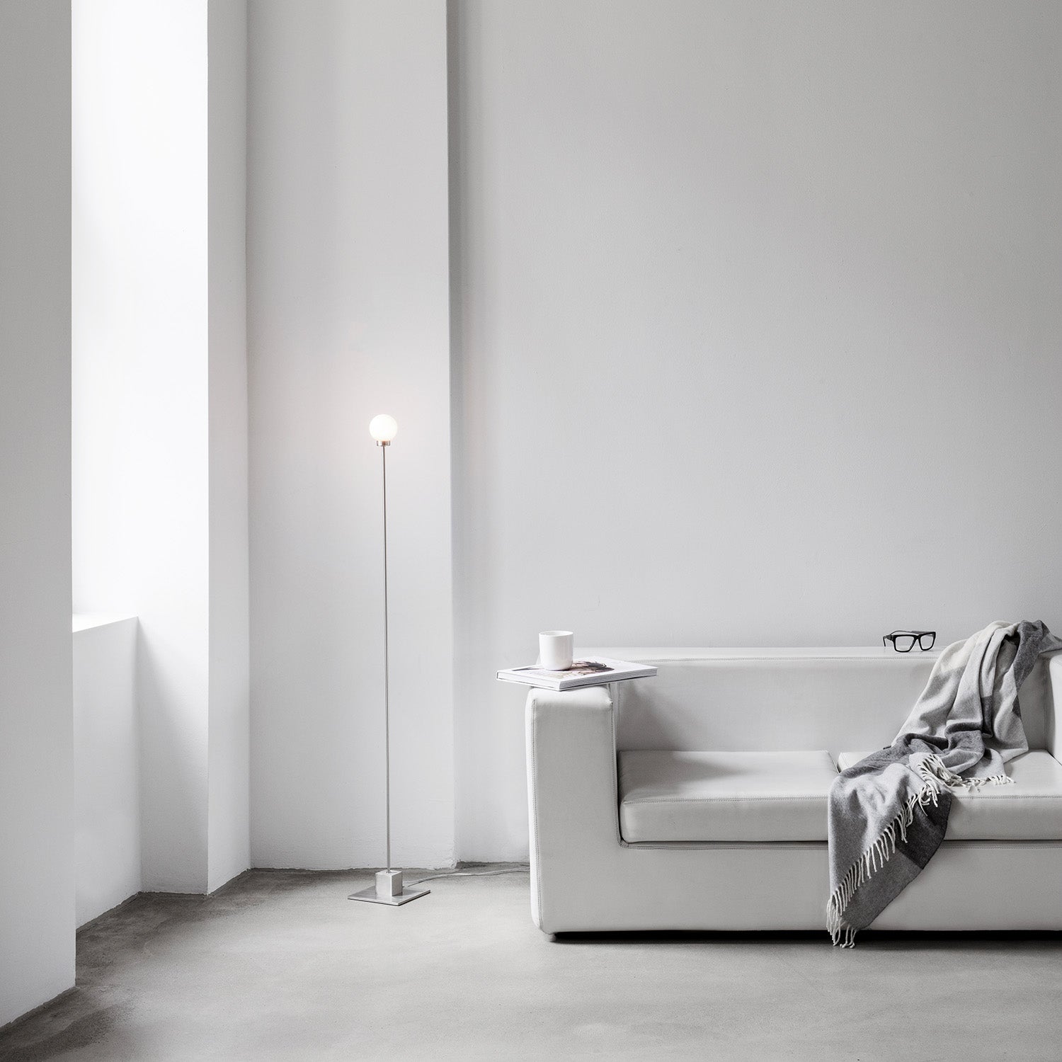 SNOWBALL - Lampada da terra a stelo per soggiorno minimalista, creazione di designer