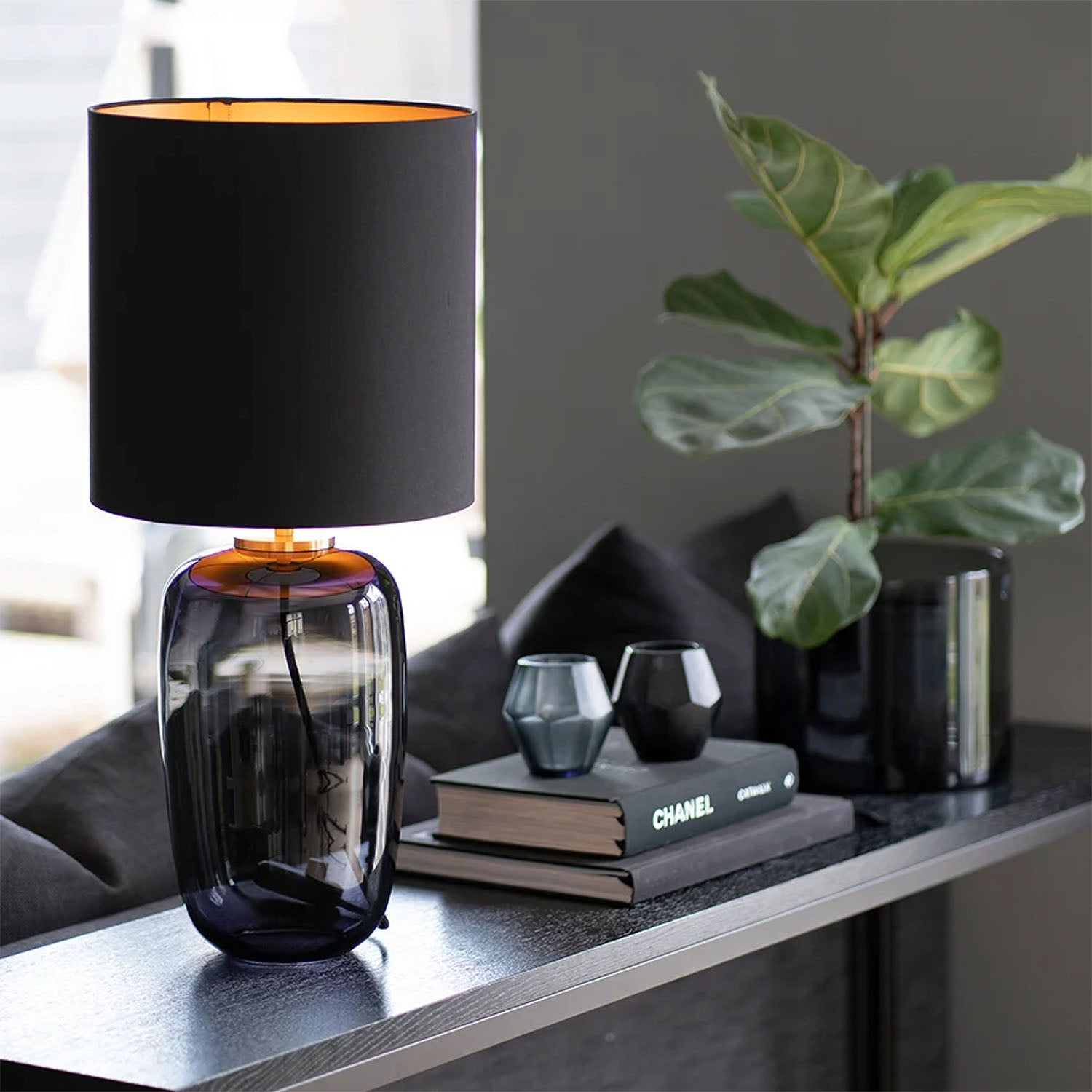 VEGA - Table lamp in hand-blown glass artisanal manufacturing
