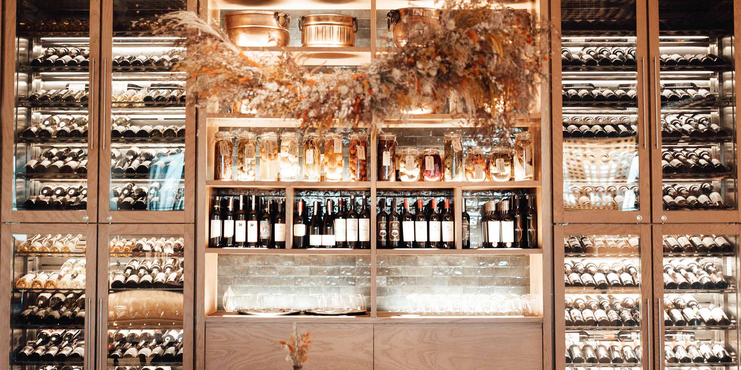 Éclairage de cave à vin : ambiance, conservation et mise en valeur des bouteilles