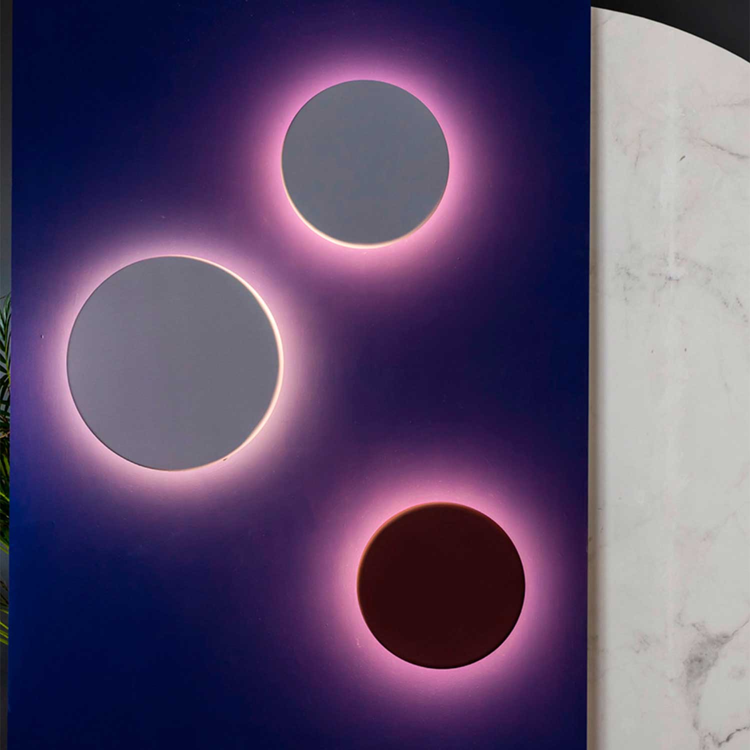 Tou - Runde Wandleuchte für Wohnzimmer im minimalistischen Design