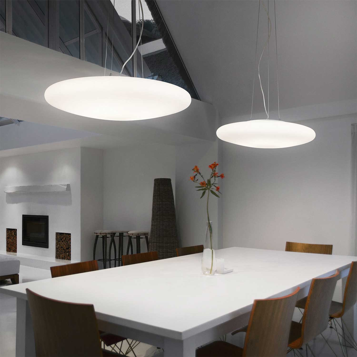Smarties - Suspension elliptique en verre blanc opaque design