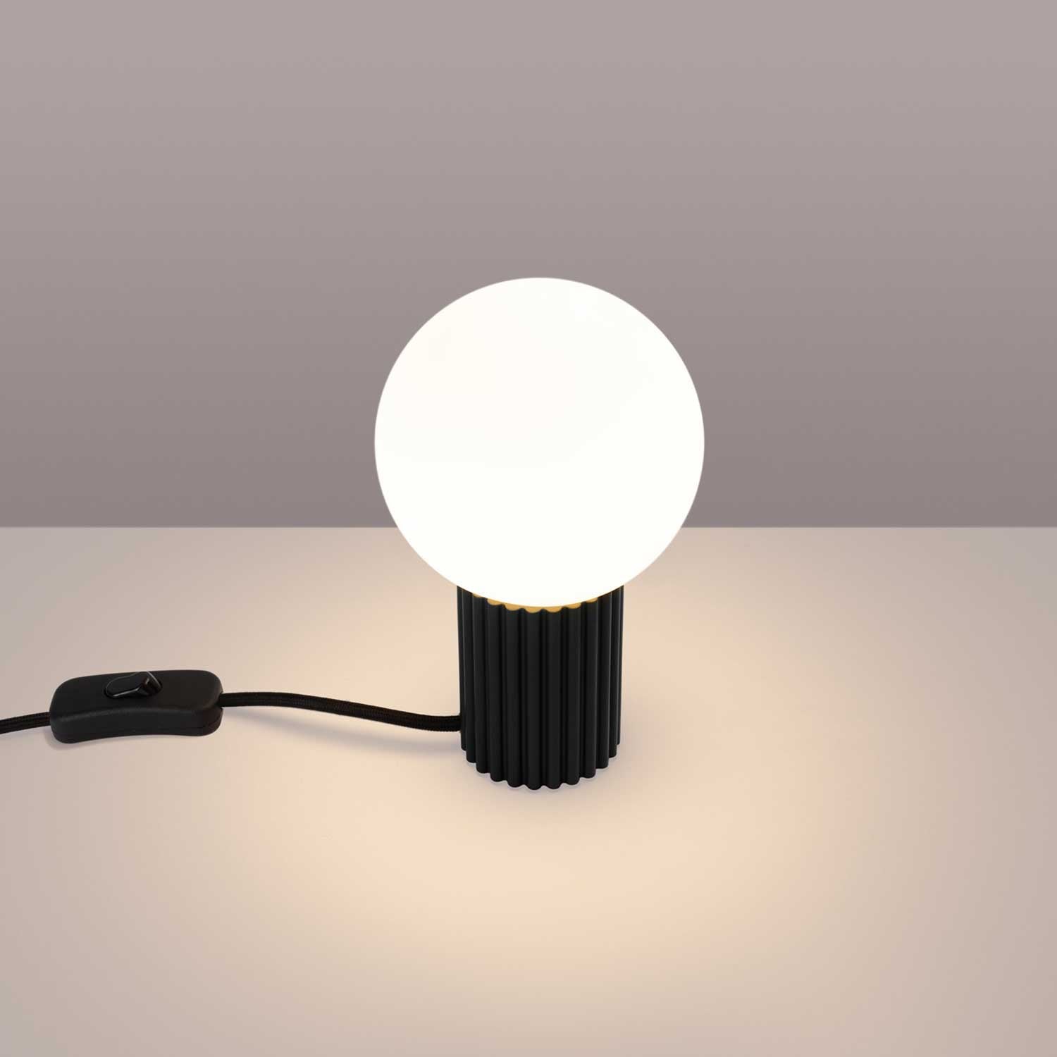 Isis - Lampe à poser colorée pour chambre moderne