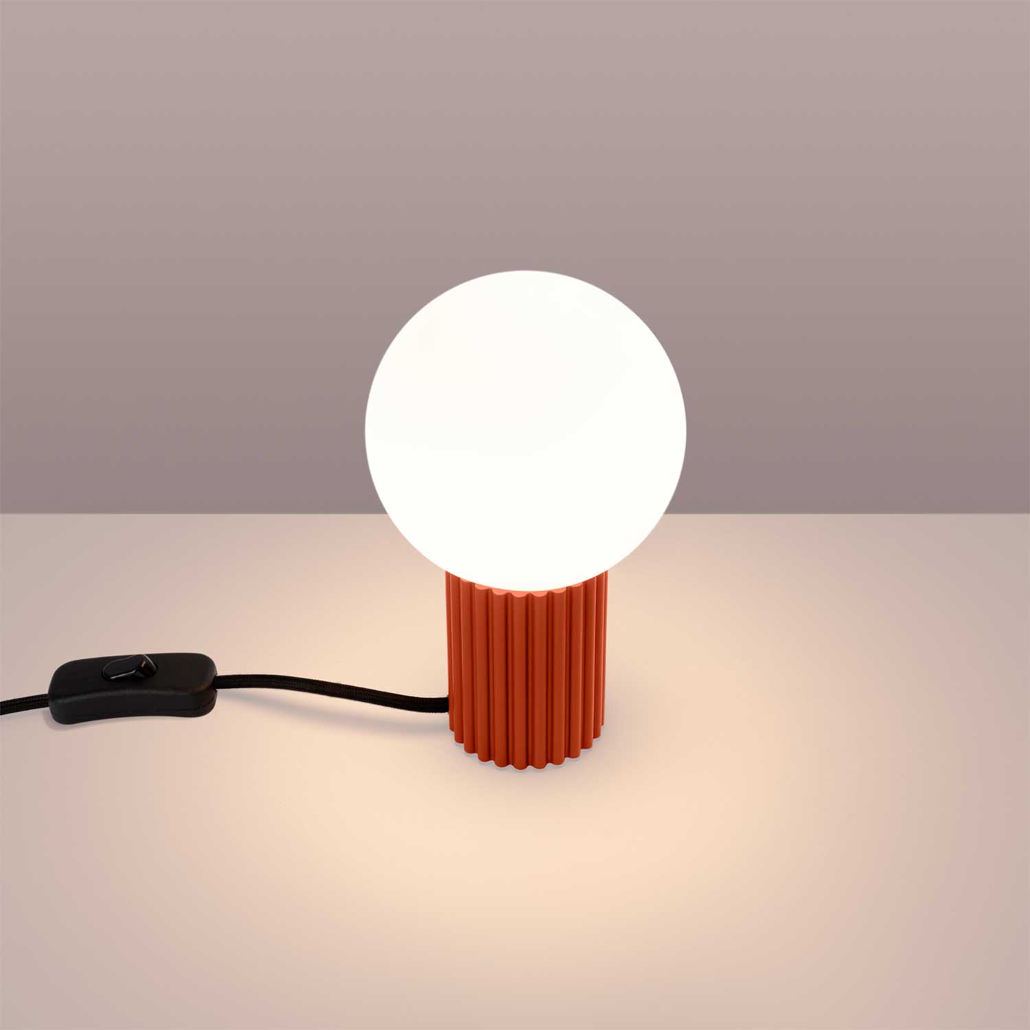Isis - Lampe à poser colorée pour chambre moderne