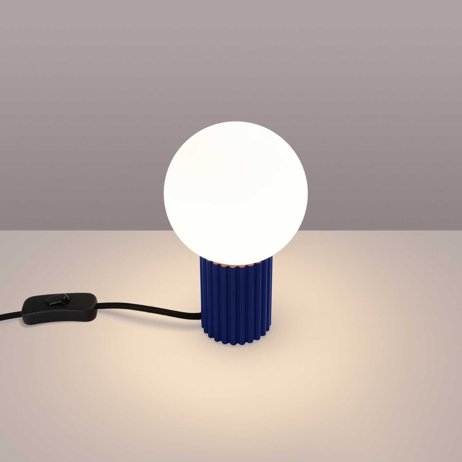 Isis - Lampe à poser colorée pour chambre moderne