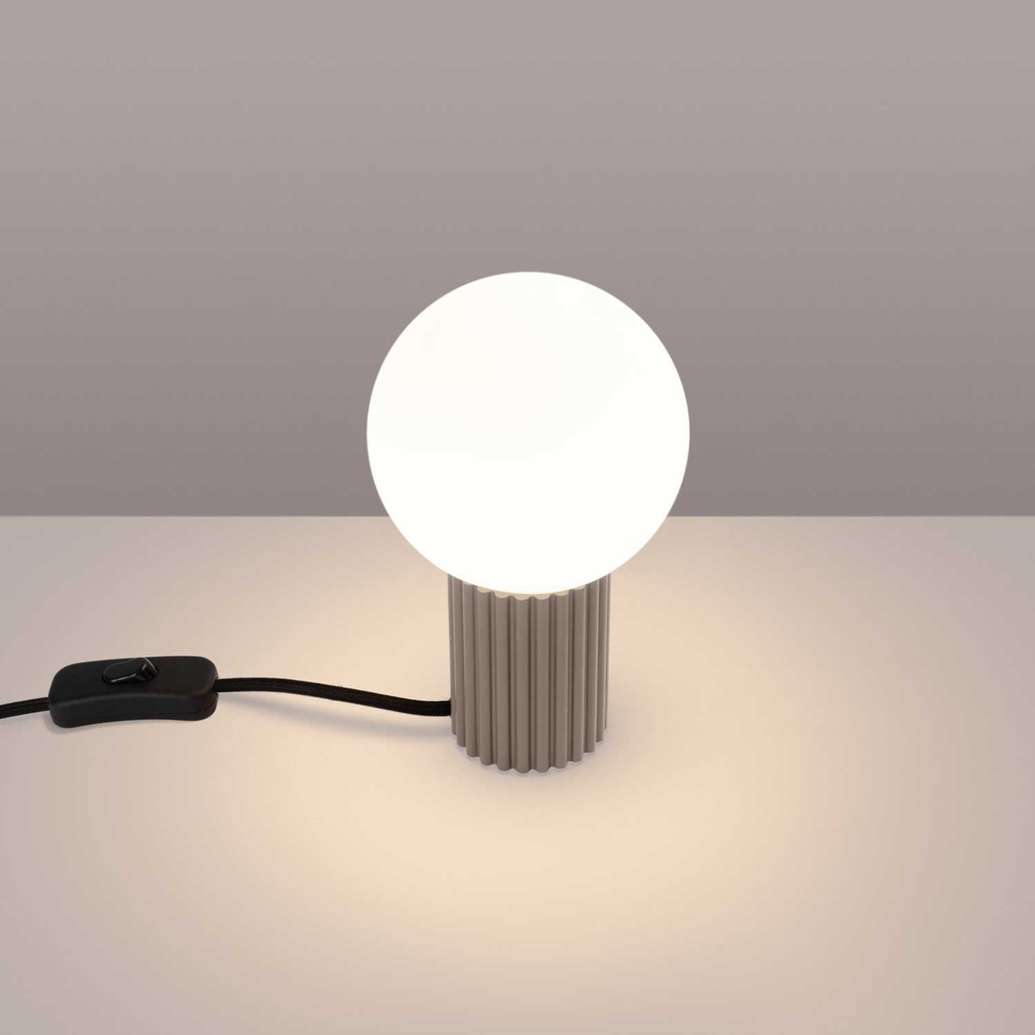 Isis - Lampe à poser colorée pour chambre moderne