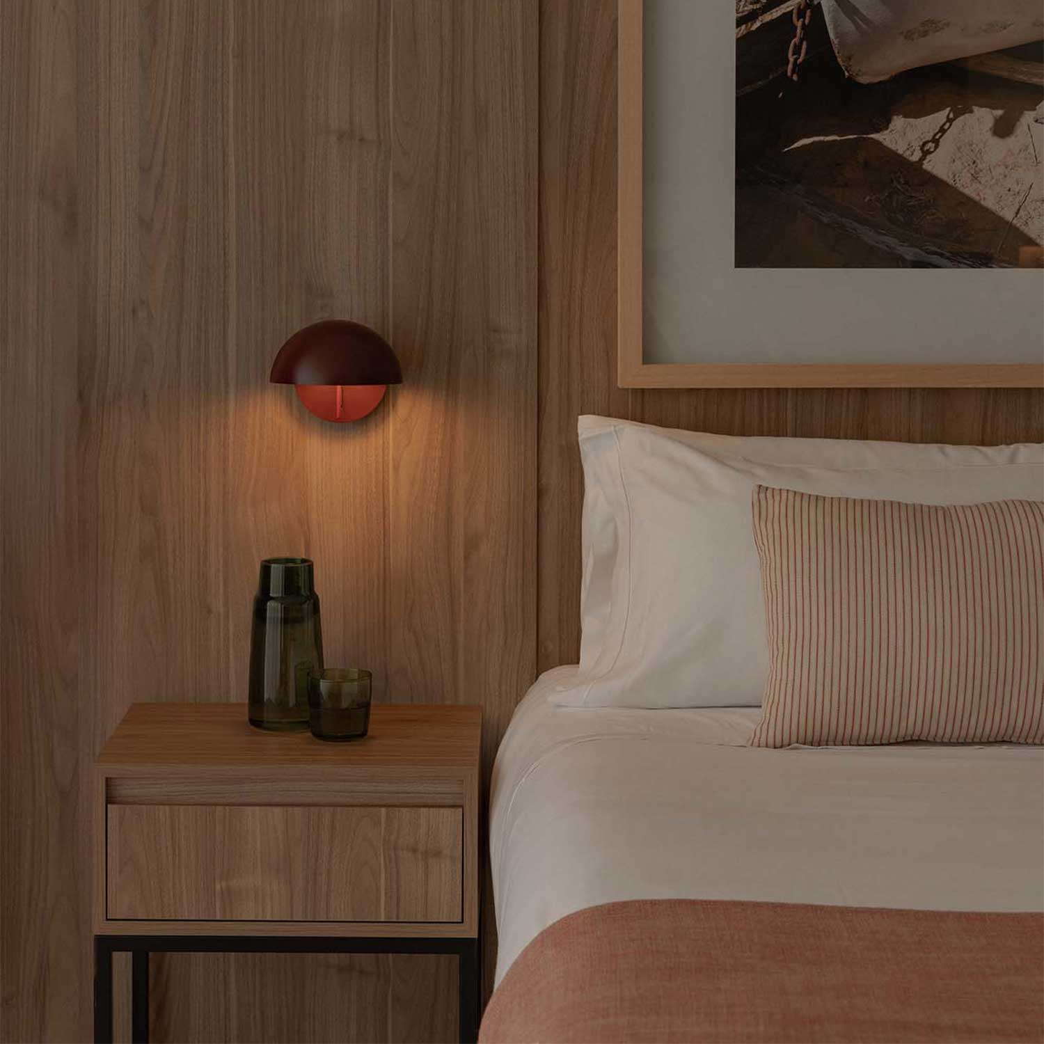 Matilda - Adjustable wall light with minimalist design