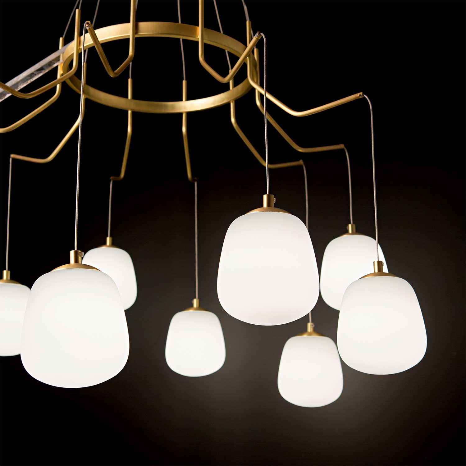 Karousel - Grand lustre doré avec boules en verre design