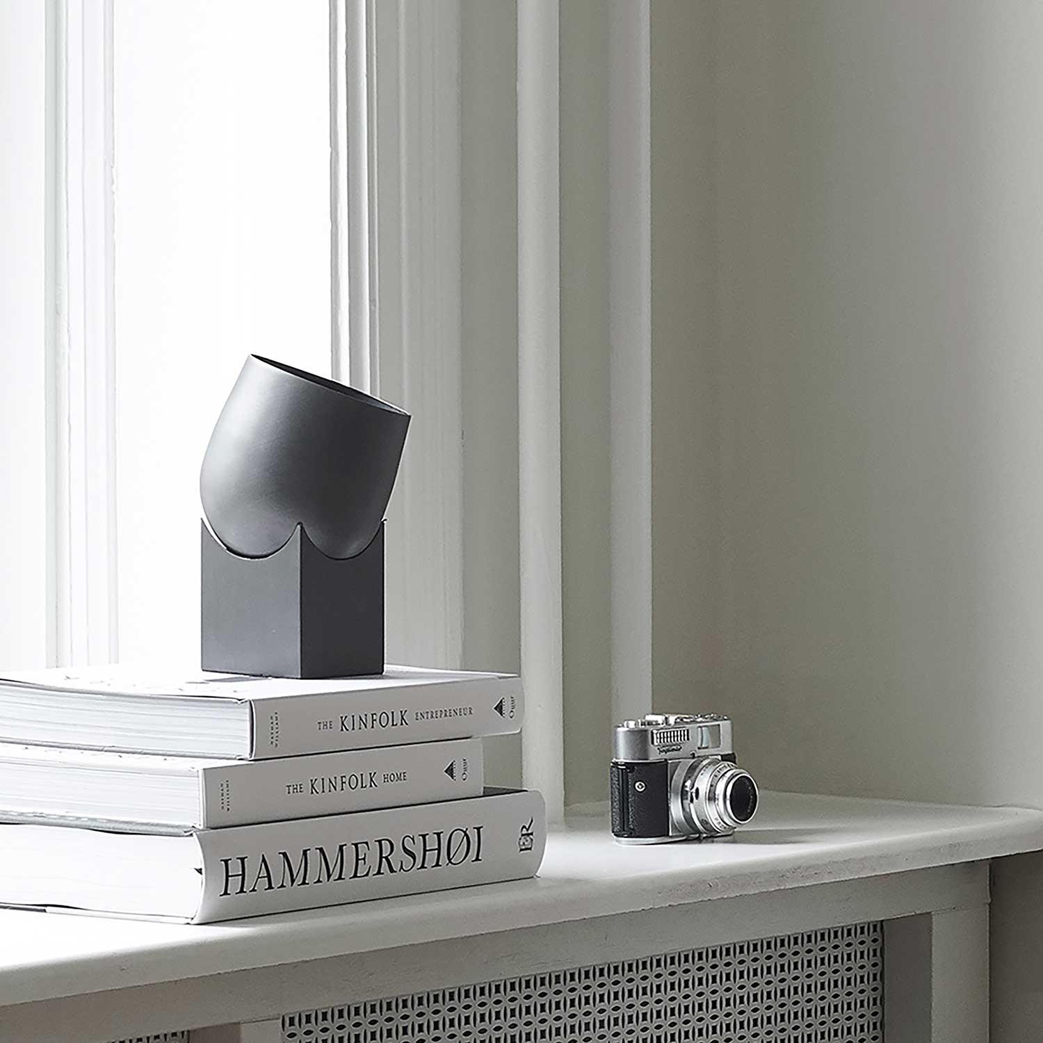Pivot - Lampe à poser orientable design industriel en métal