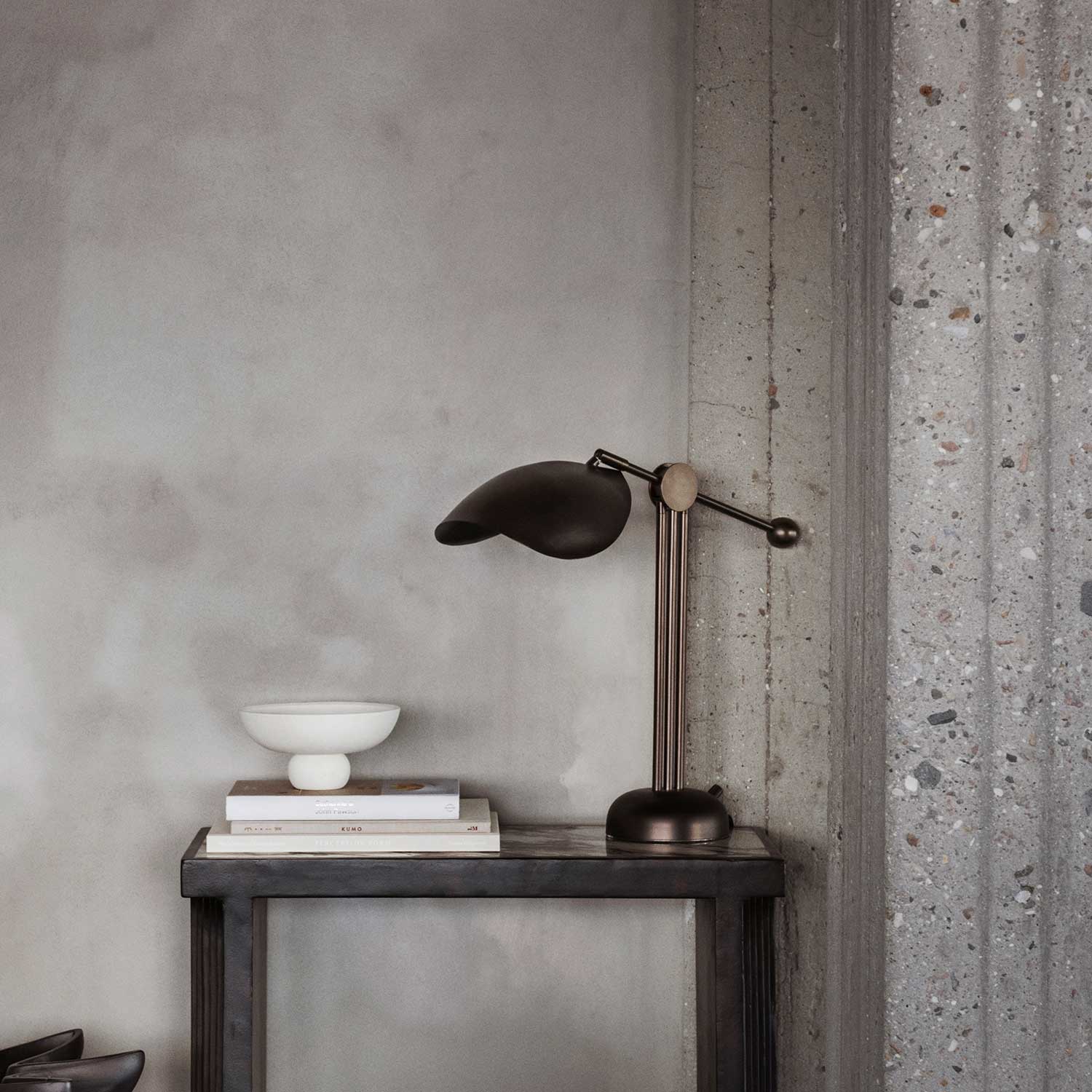 Stingray Table - Lampe à poser brutaliste en bronze pour bureau design
