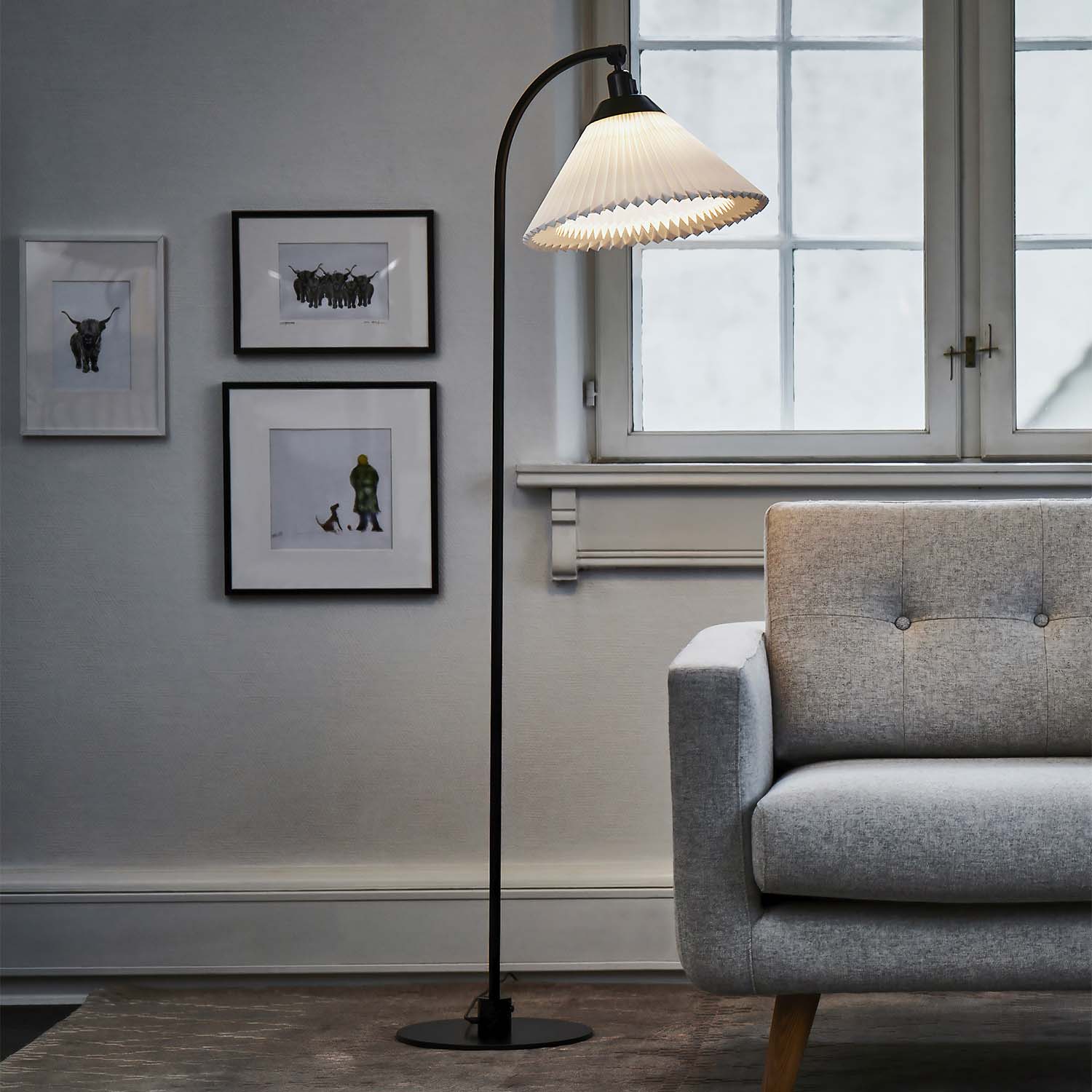 LE KLINT CLASSIC 368 floor lamp black pleated paper lampshade