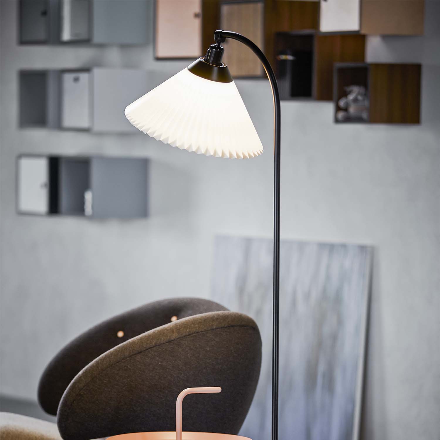 CLASSIC 368 - Vintage handcrafted black and white floor lamp