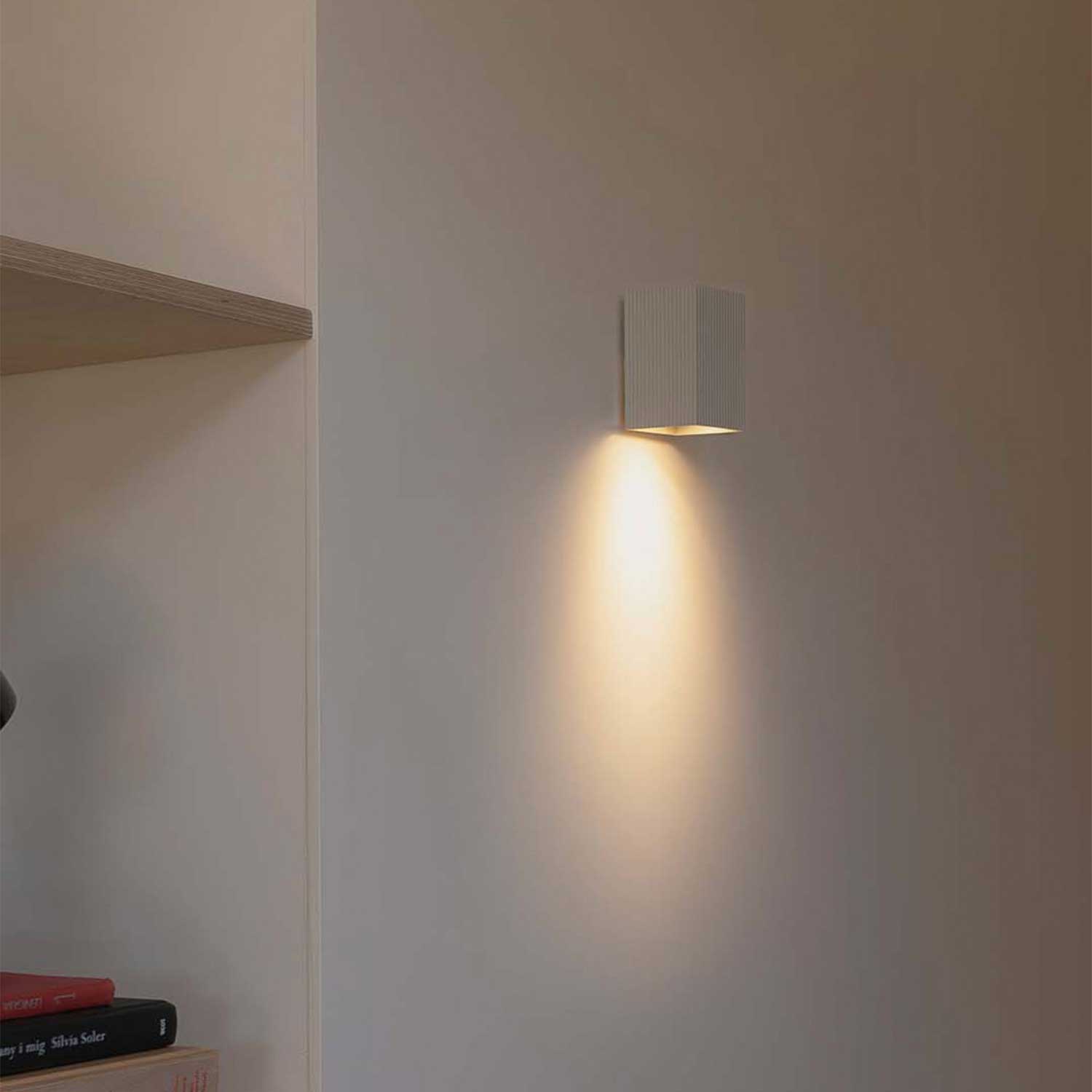 Lune - Applique murale minimaliste en acier pour salon