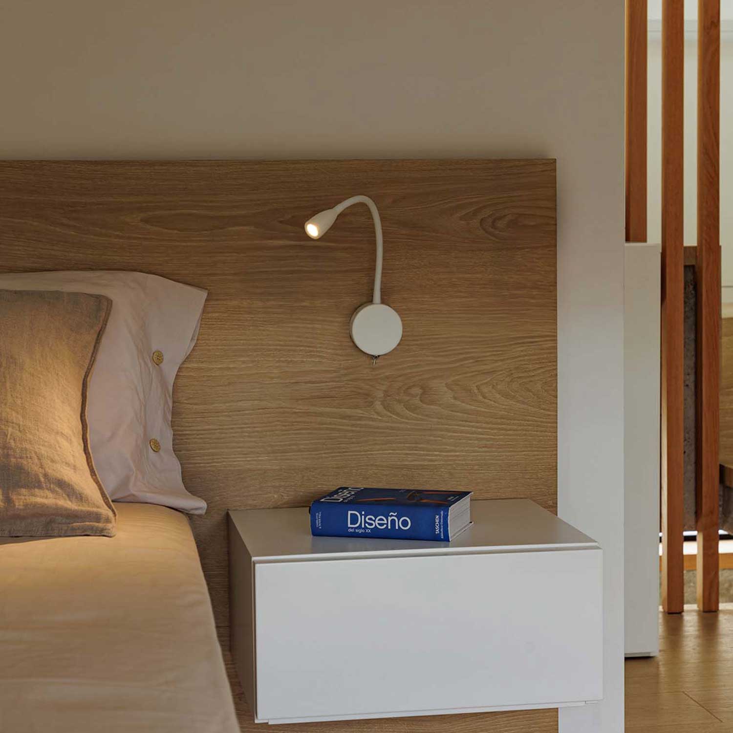 Loke - Aplique de pared lector led orientable para dormitorio