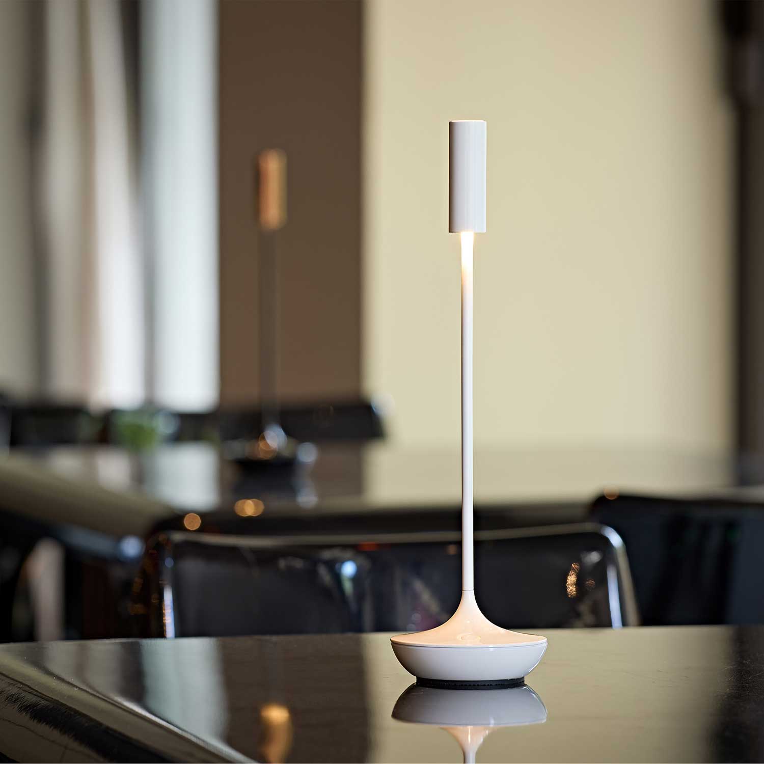 Nucandle - Wireless LED desk lamp with minimalist design