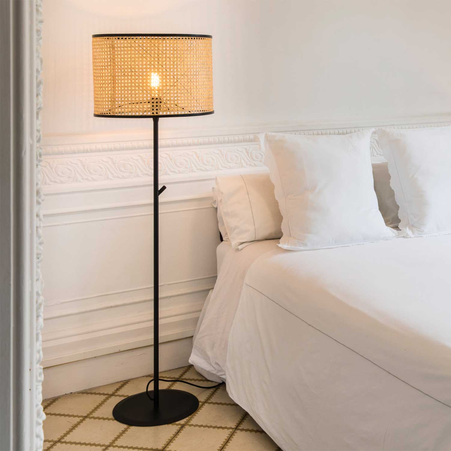 Mambo - Lampadaire sur pied en rotin pour salon bohème
