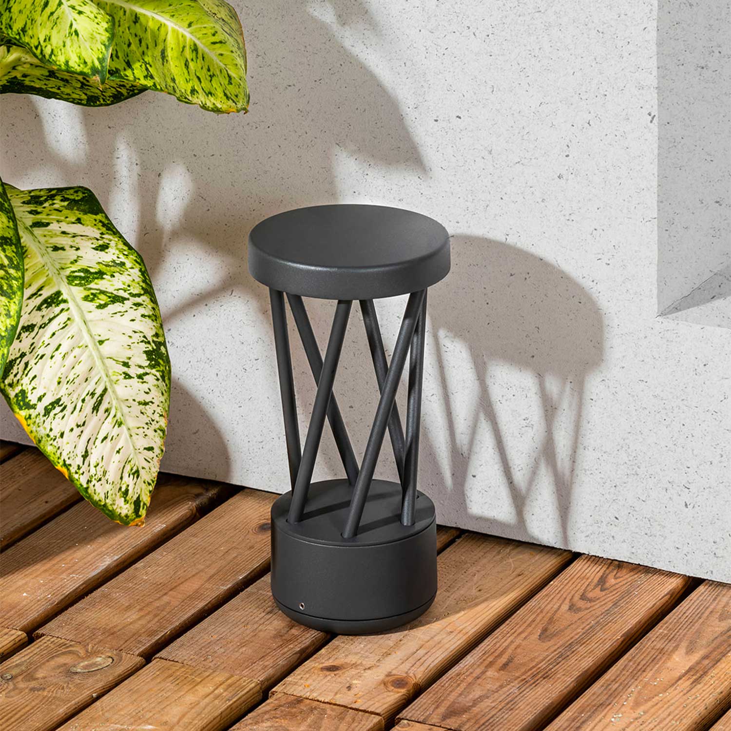 Twist - Potelet design en acier gris foncé avec led