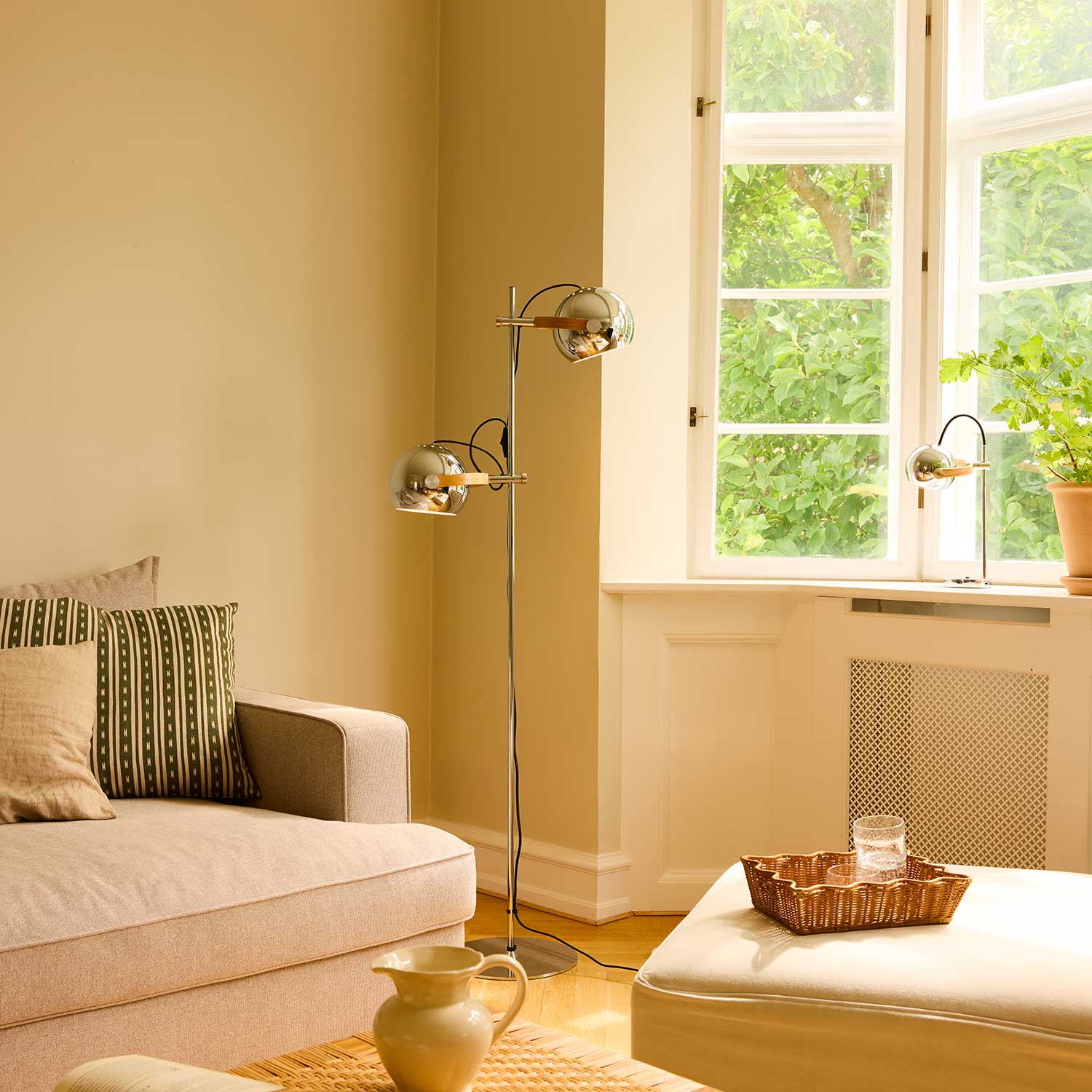 DC – Stehlampe für skandinavisches Wohnzimmer