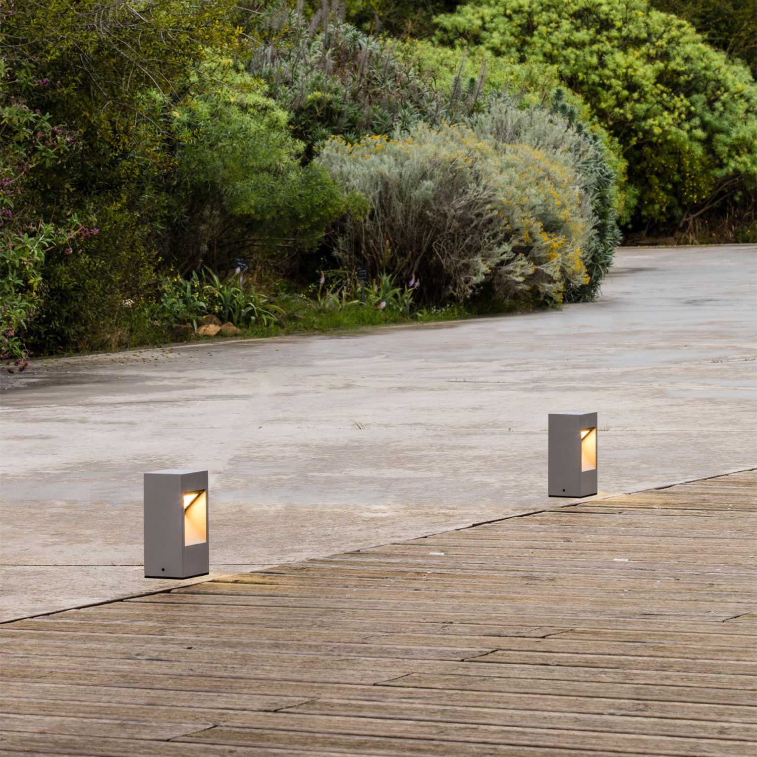 Cast - Borne led extérieur en béton design industriel